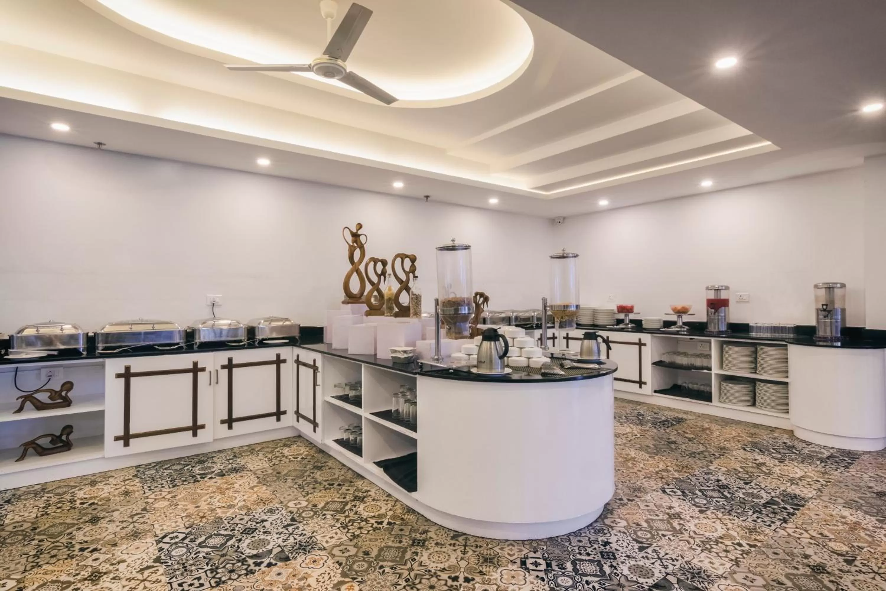 Restaurant/places to eat in Elixir Hills Suites Resort and Spa