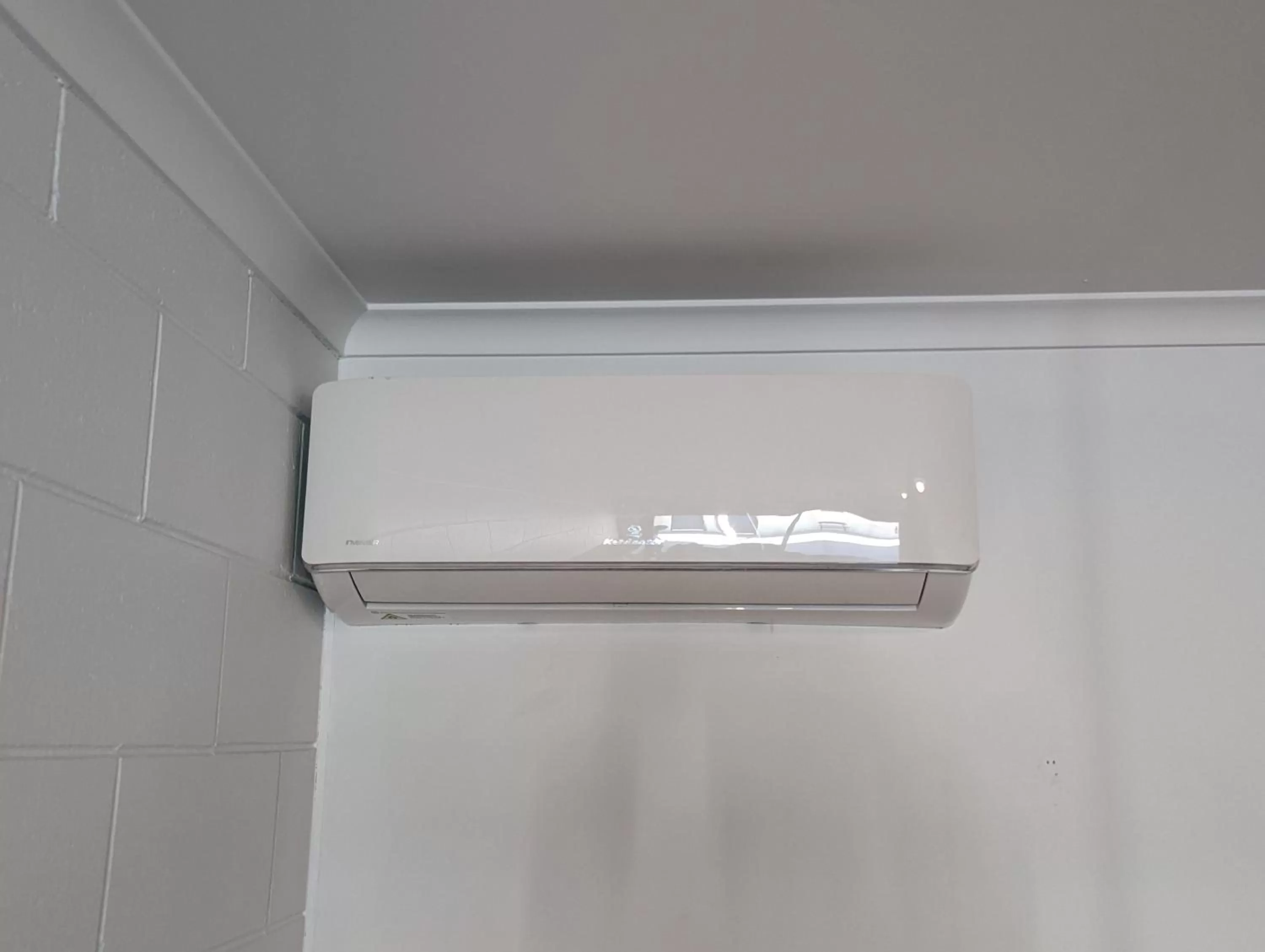 air conditioner in Fitzroy Motor Inn