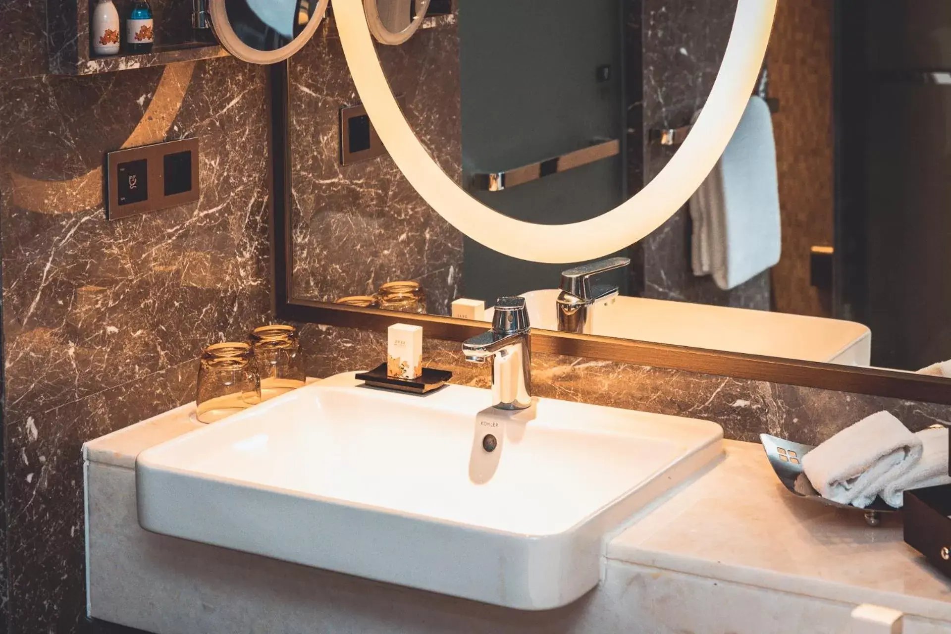 Garden 66 Twin Bed suite - Non-smoking in The Garden Hotel Guangzhou - Discover 26 cultural treasures with hotel Golden Tour Guide Garden 66 Twin Bed suite - Non-smoking in The Garden Hotel Guangzhou - Discover 26 cultural treasures with hotel Golden Tour Guide