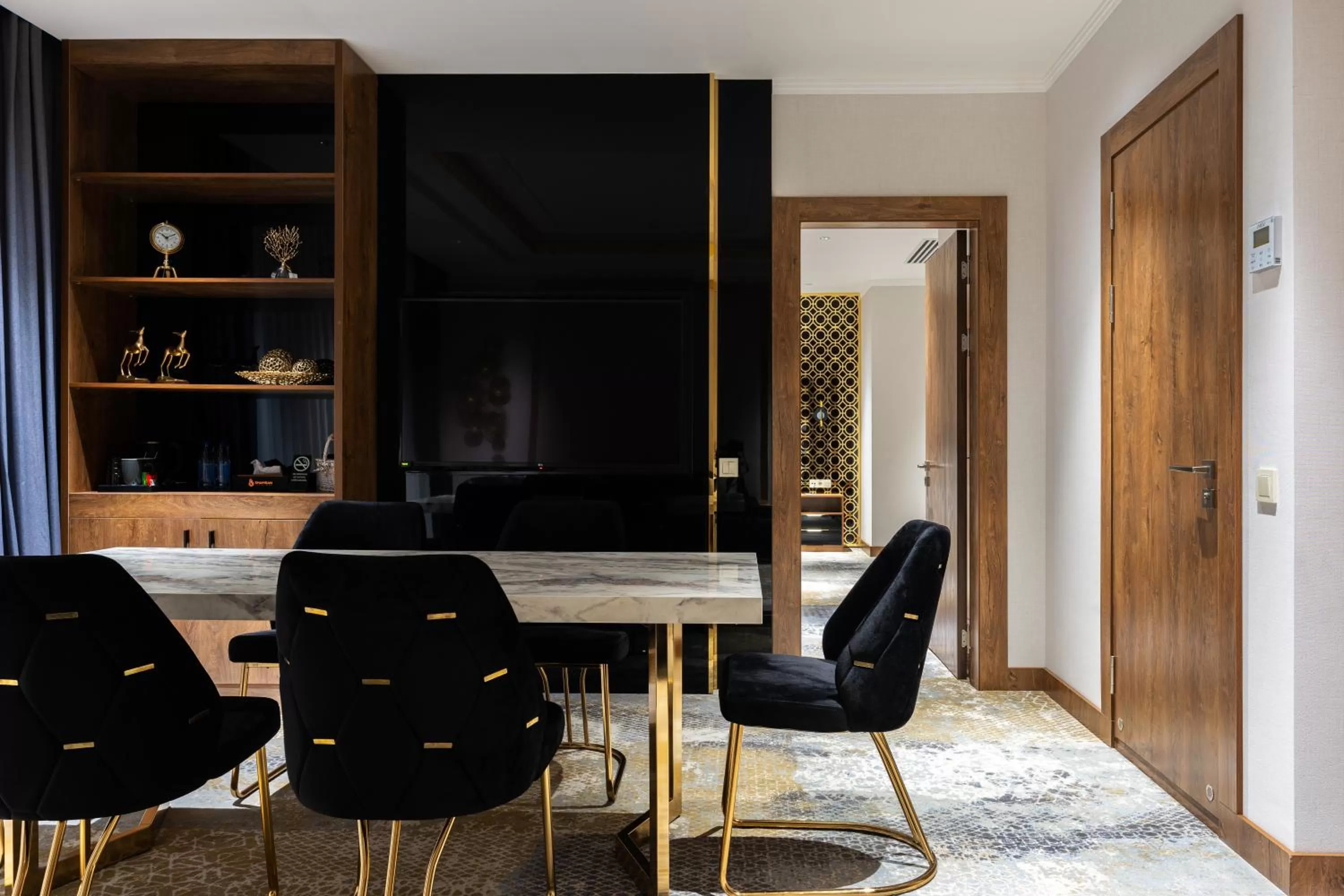 TV and multimedia in Shamsan Airport Hotel