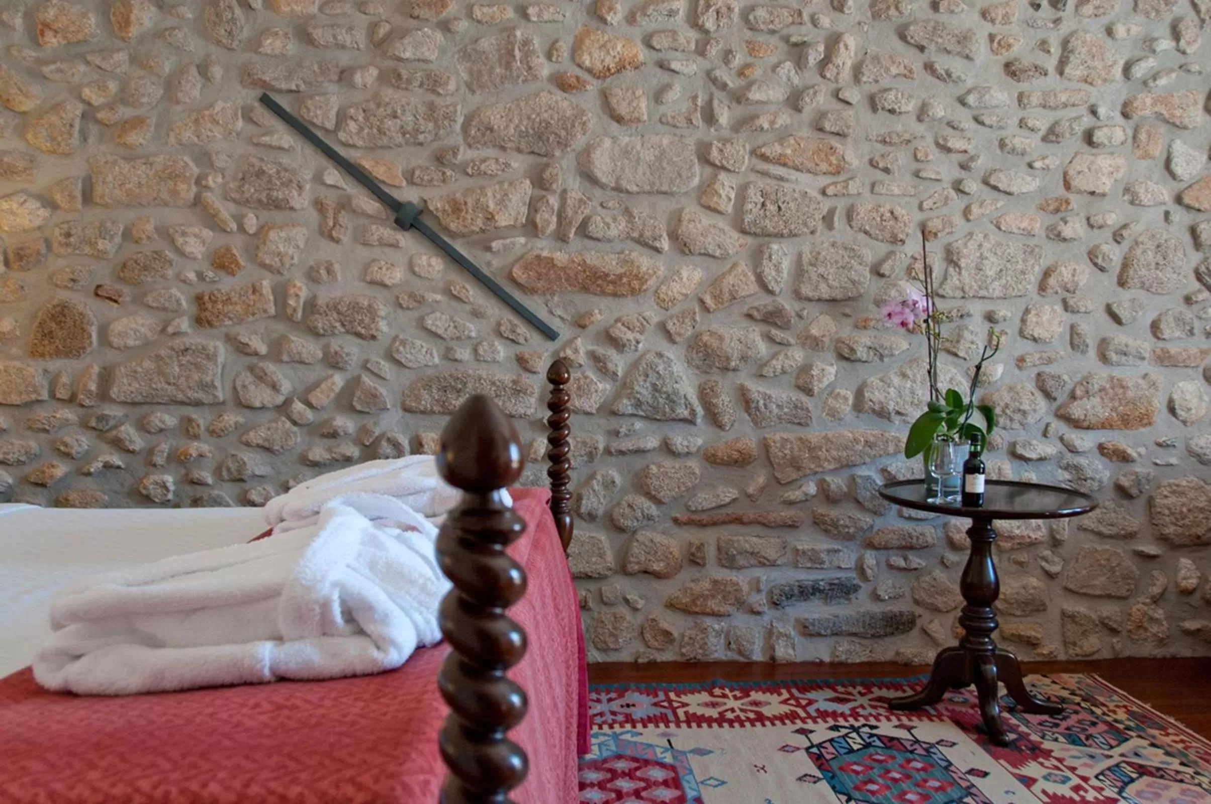 Decorative detail, Bed in Casa Melo Alvim - by Unlock Hotels