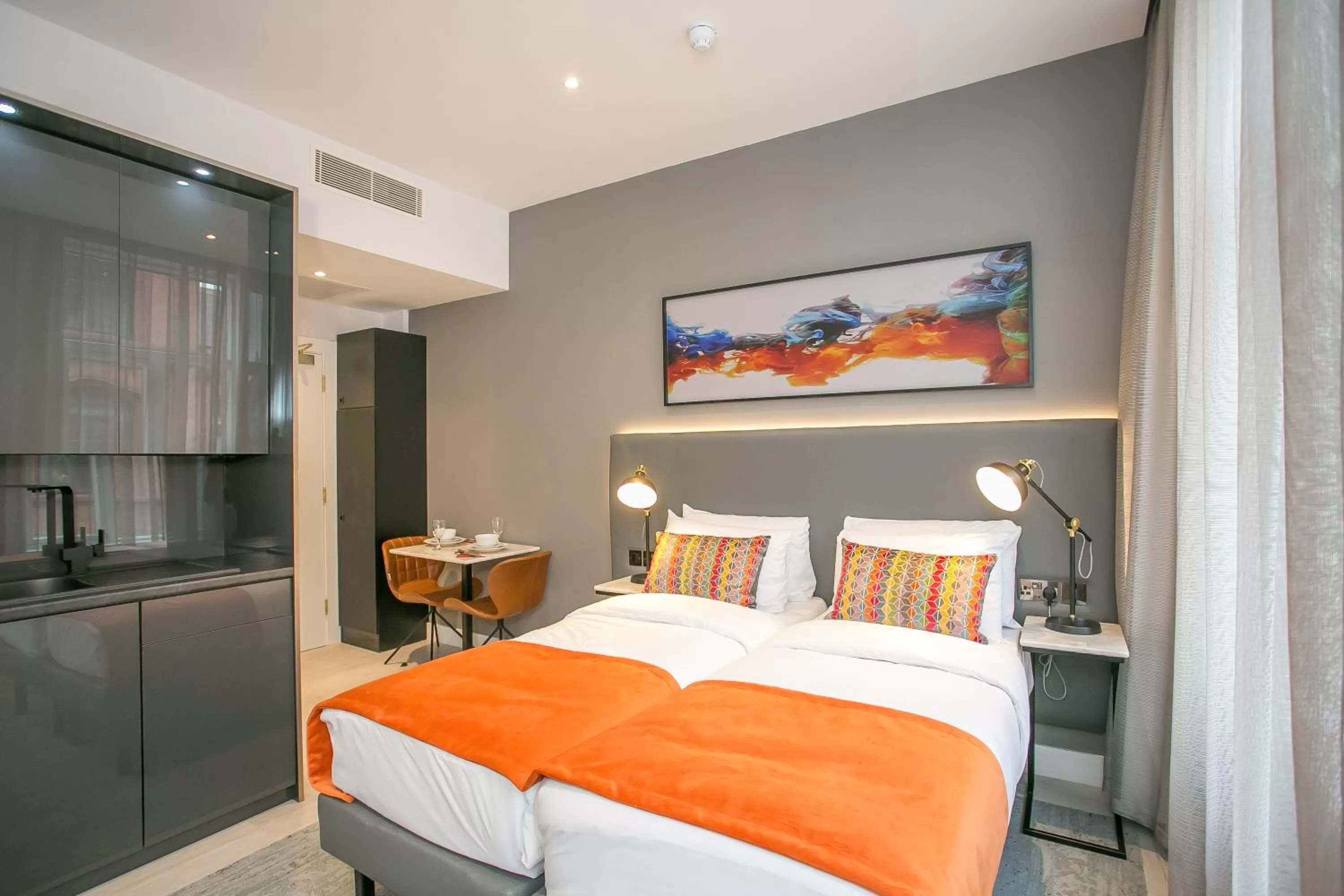 Bed in Grafton Street Studios by City Break Apartments