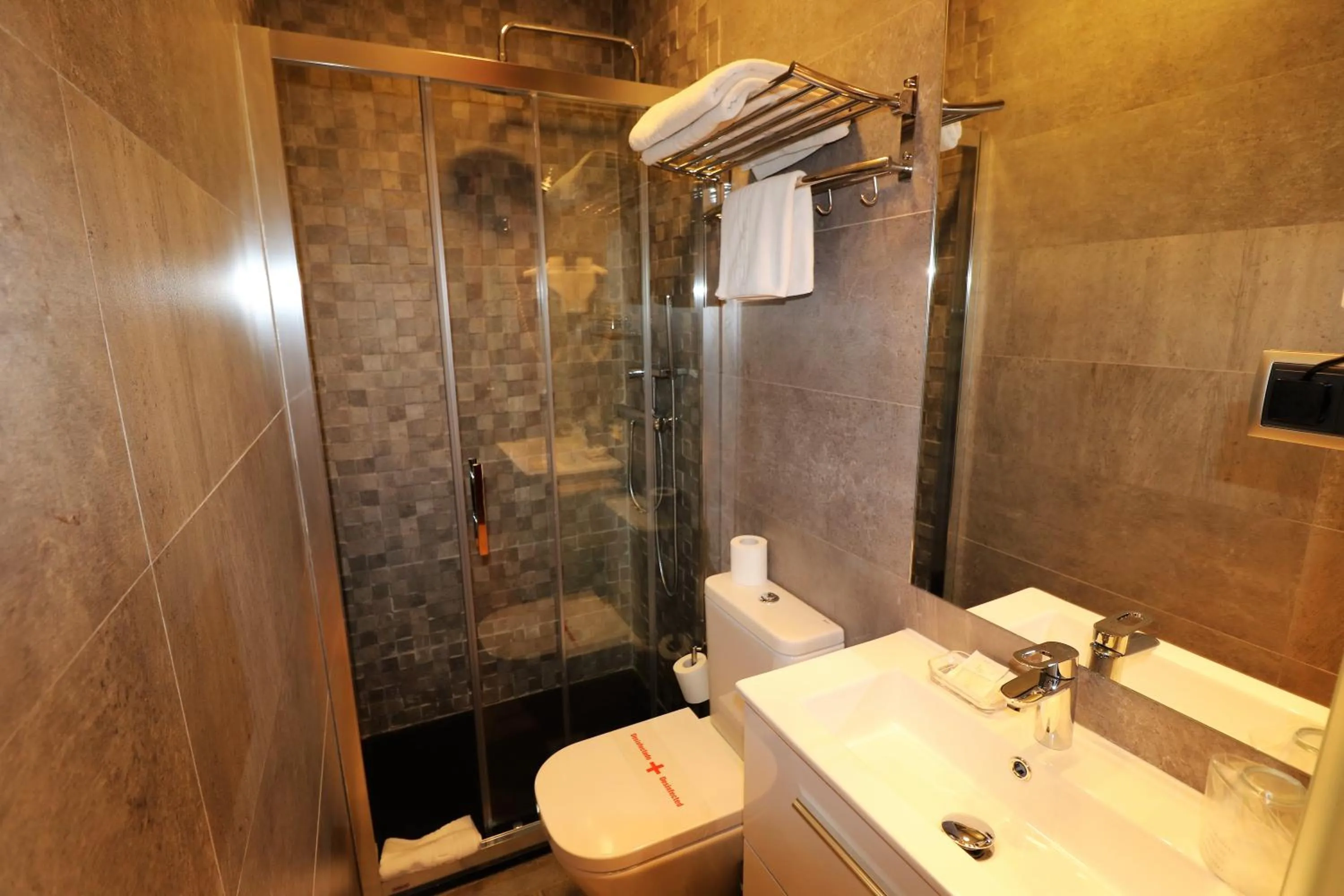 Bathroom in Hostal Hispano - Argentino Gran Vía