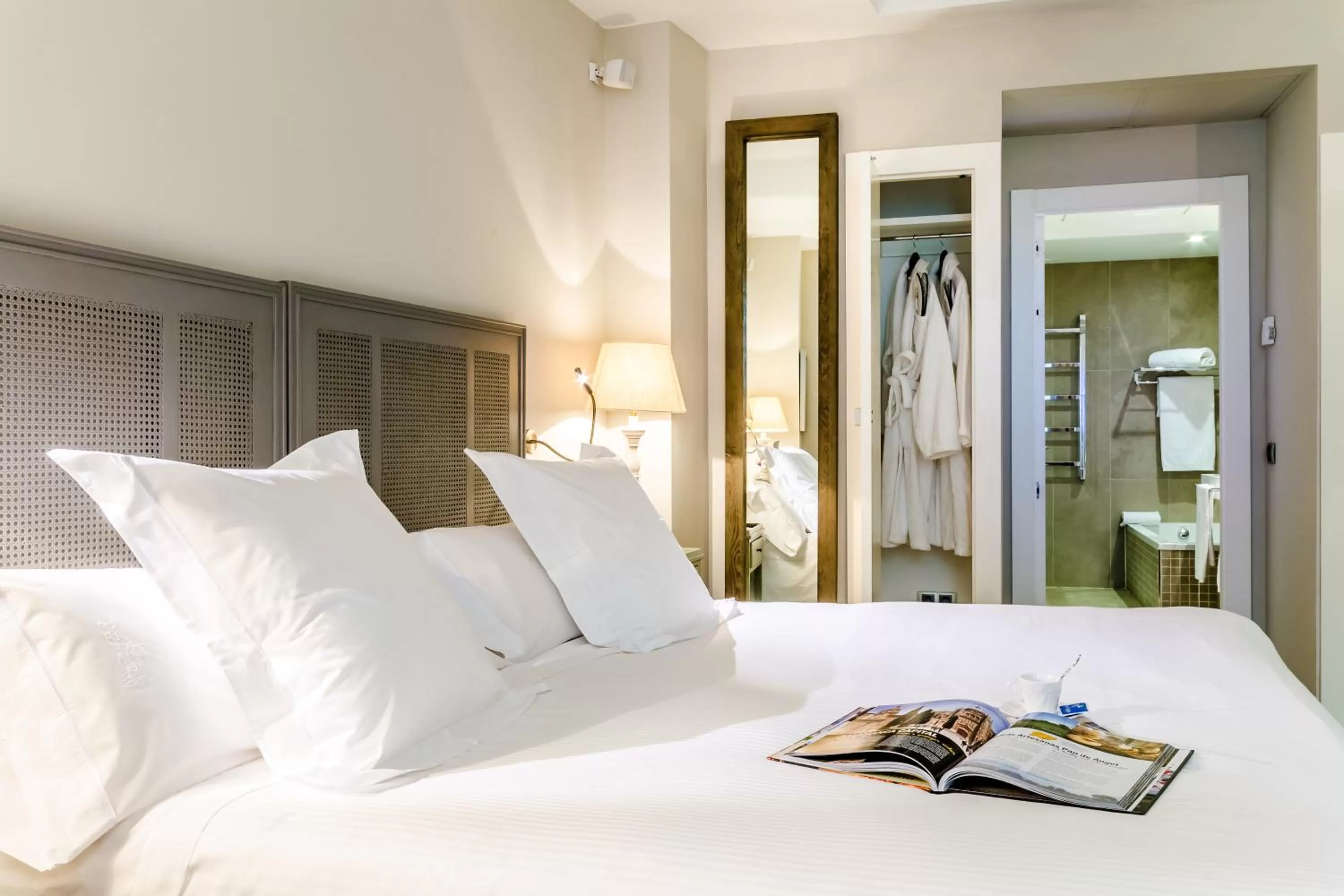 Photo of the whole room, Bed in Grand Hotel Don Gregorio