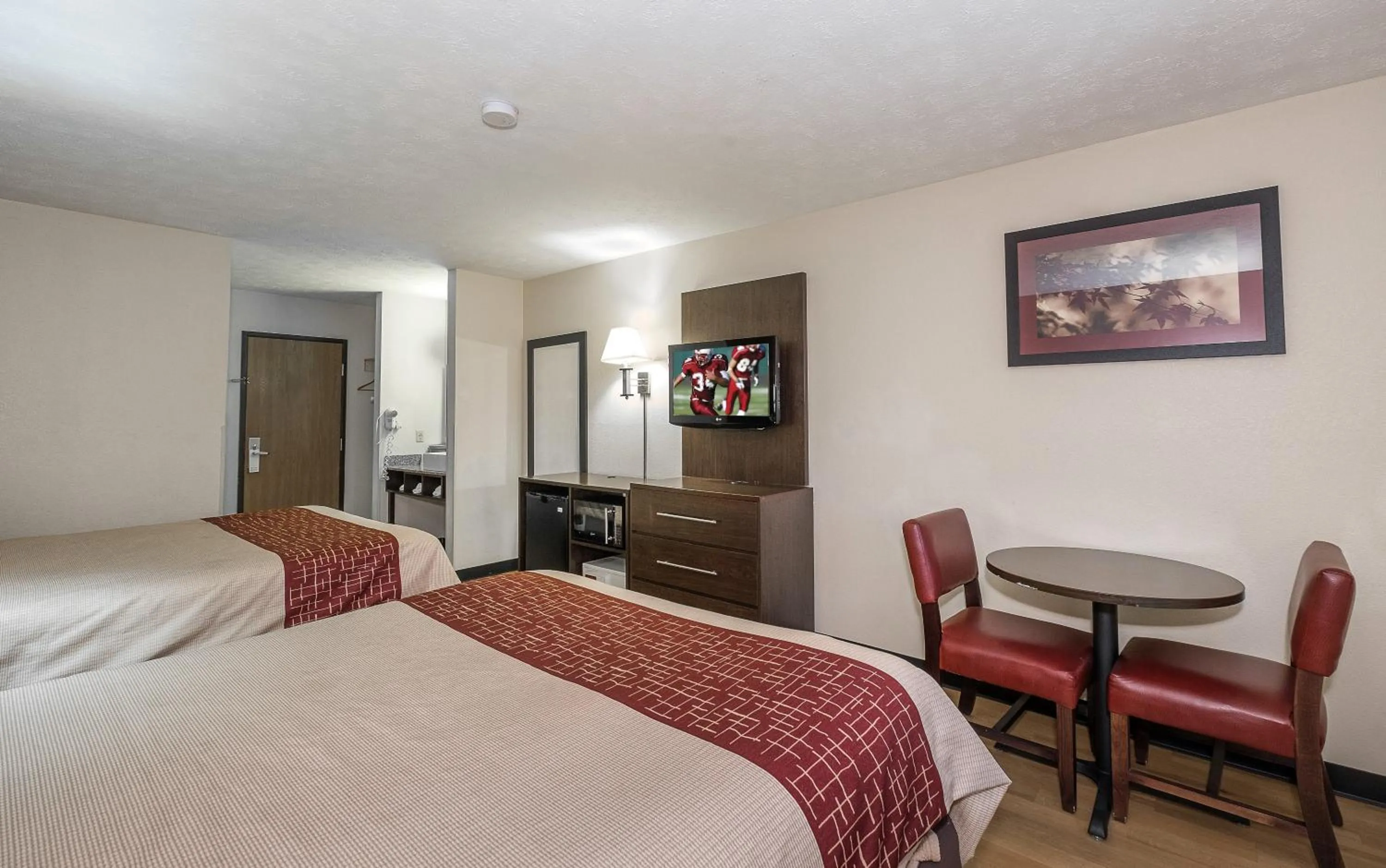 Property building, Bed in Red Roof Inn & Suites Hermitage