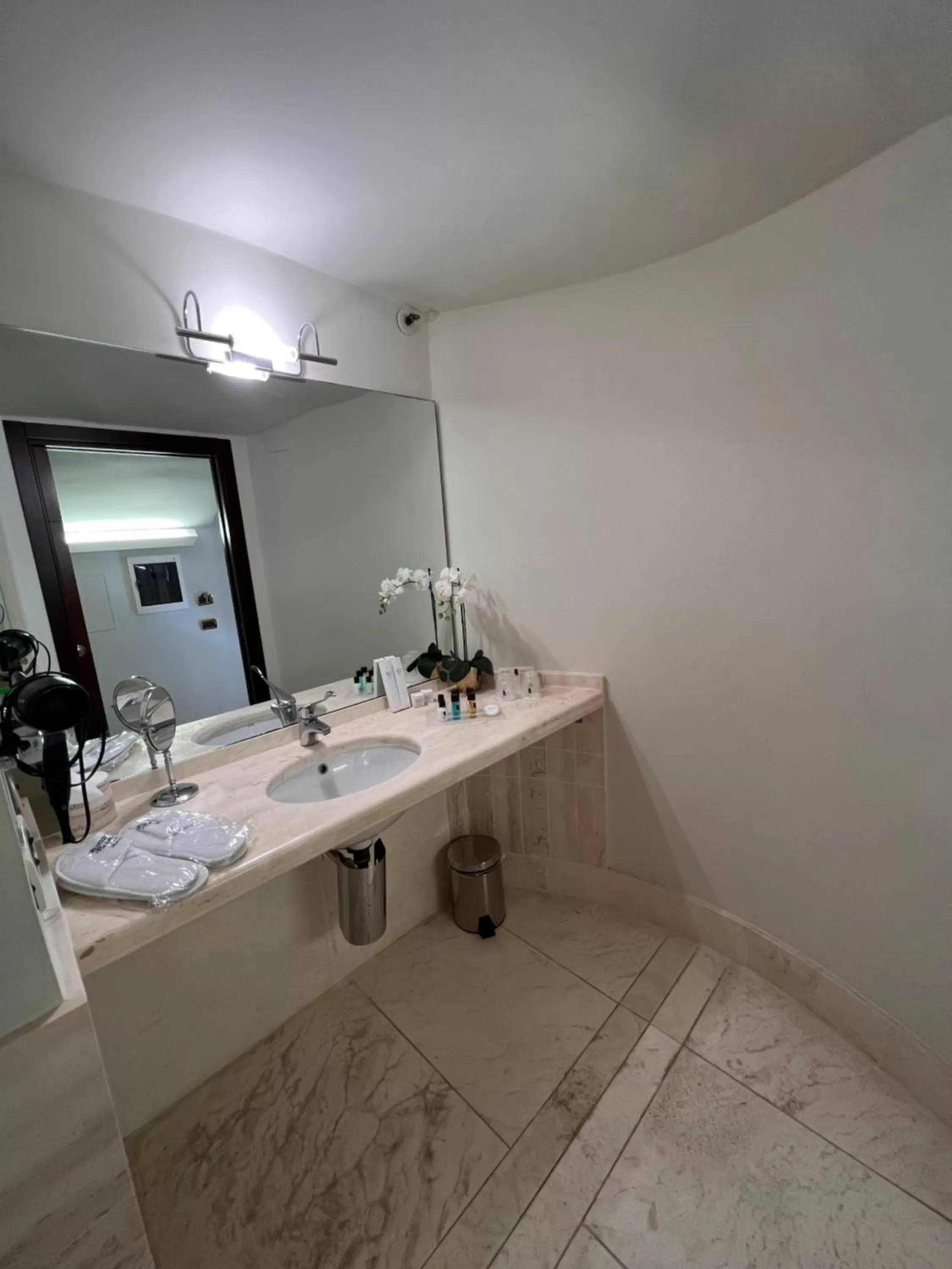 Bathroom in Ruzzini Palace Hotel