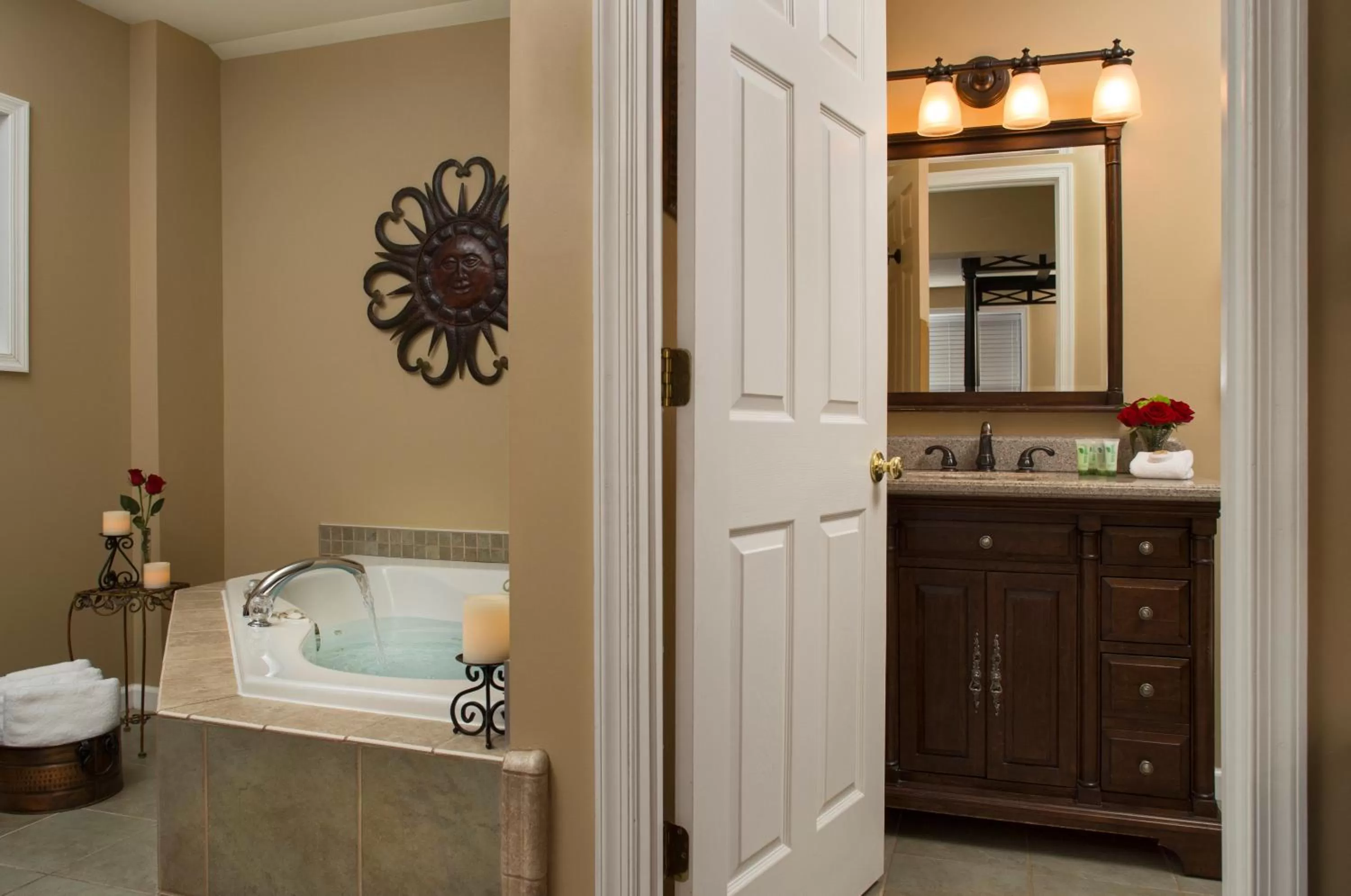 Hot Tub in 1825 Inn Bed and Breakfast