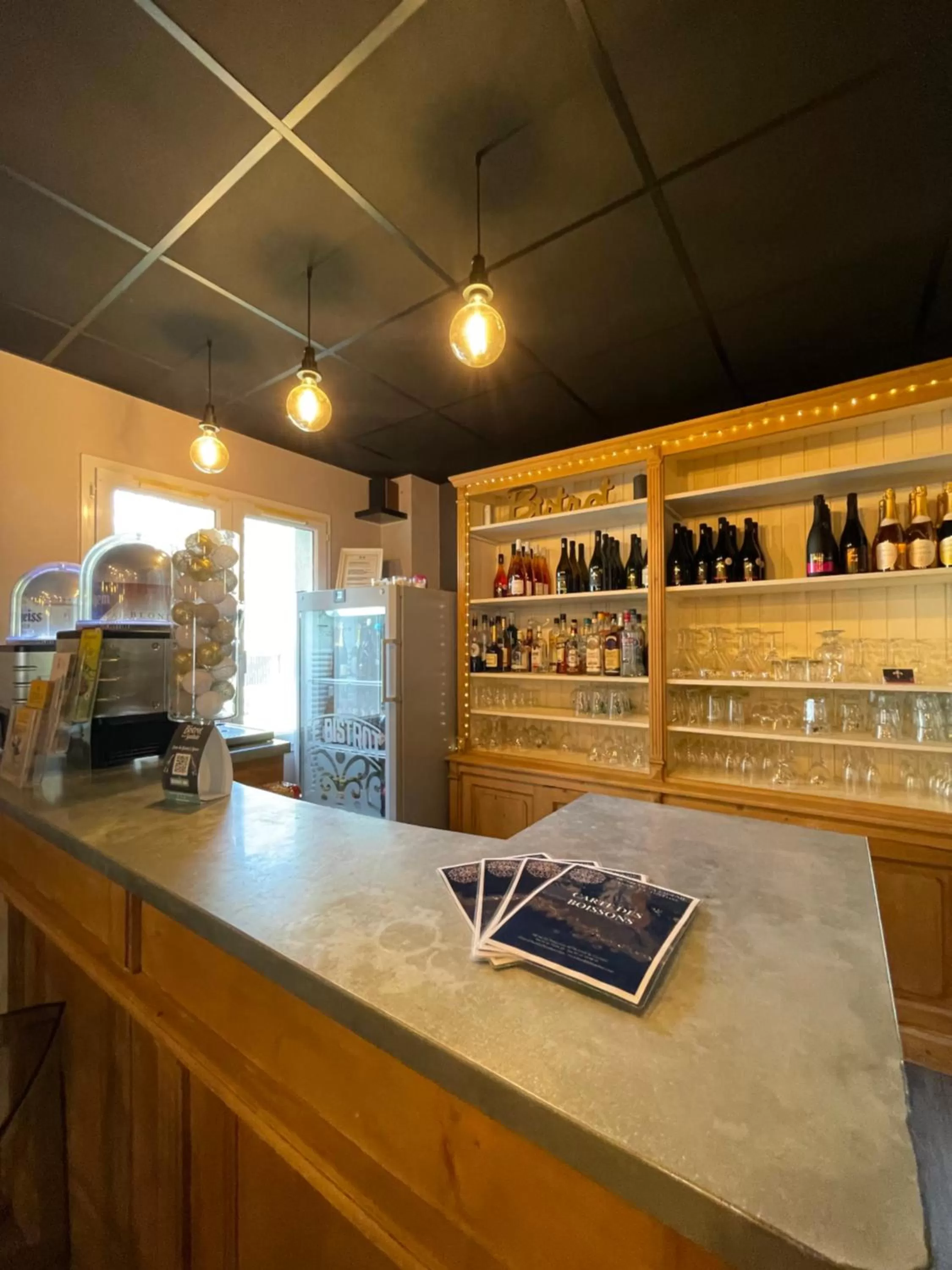 Lounge or bar in The Originals City, Hôtel La Saulaie, Saumur Ouest