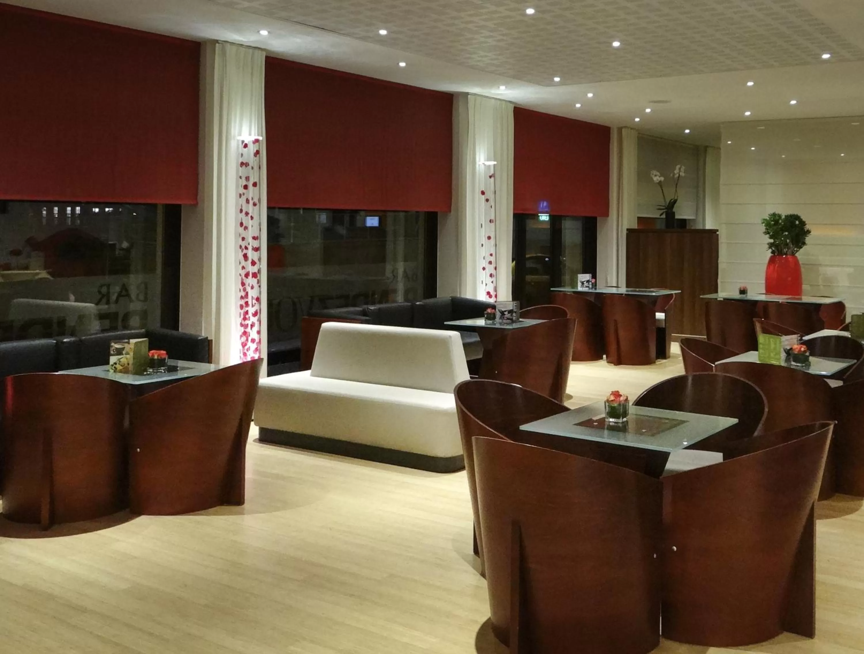 Lounge or bar in ibis Antwerpen Centrum