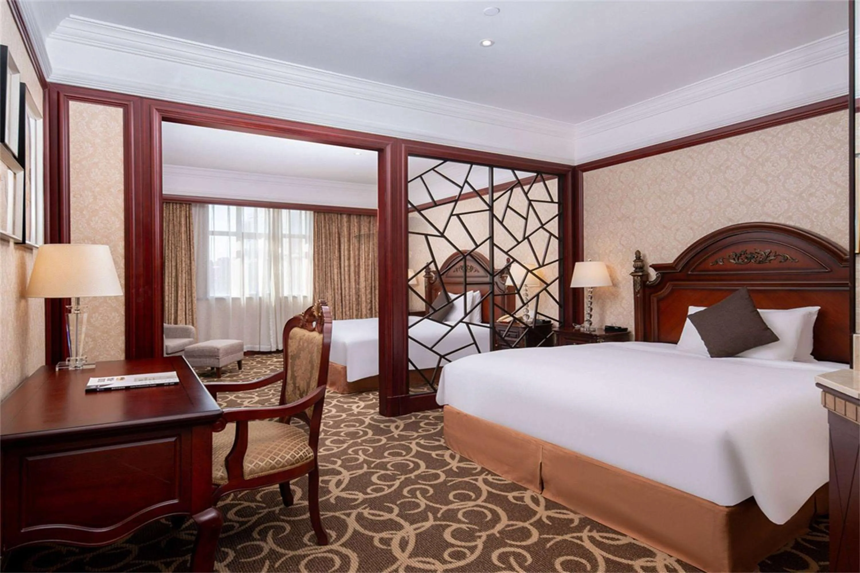 Photo of the whole room, Bed in Wyndham Shanghai Hongqiao