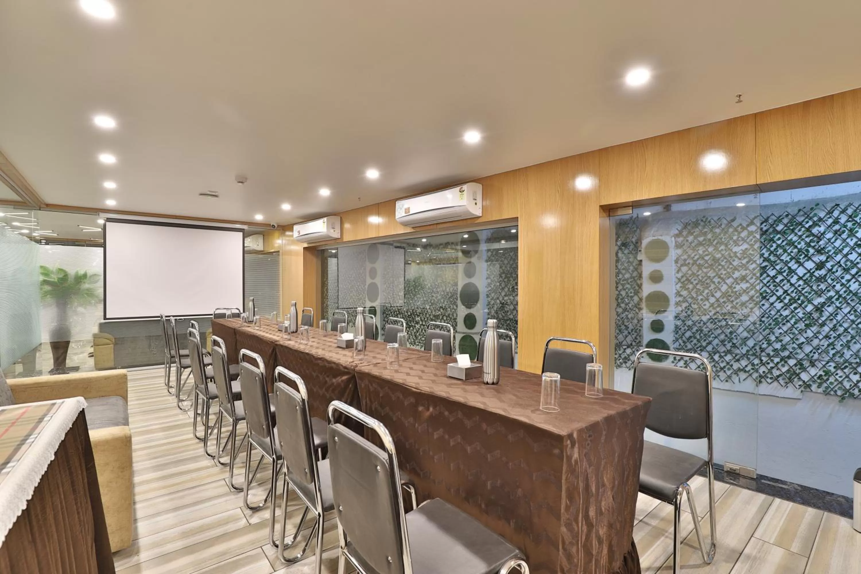 Business facilities in HOTEL LE GRAND