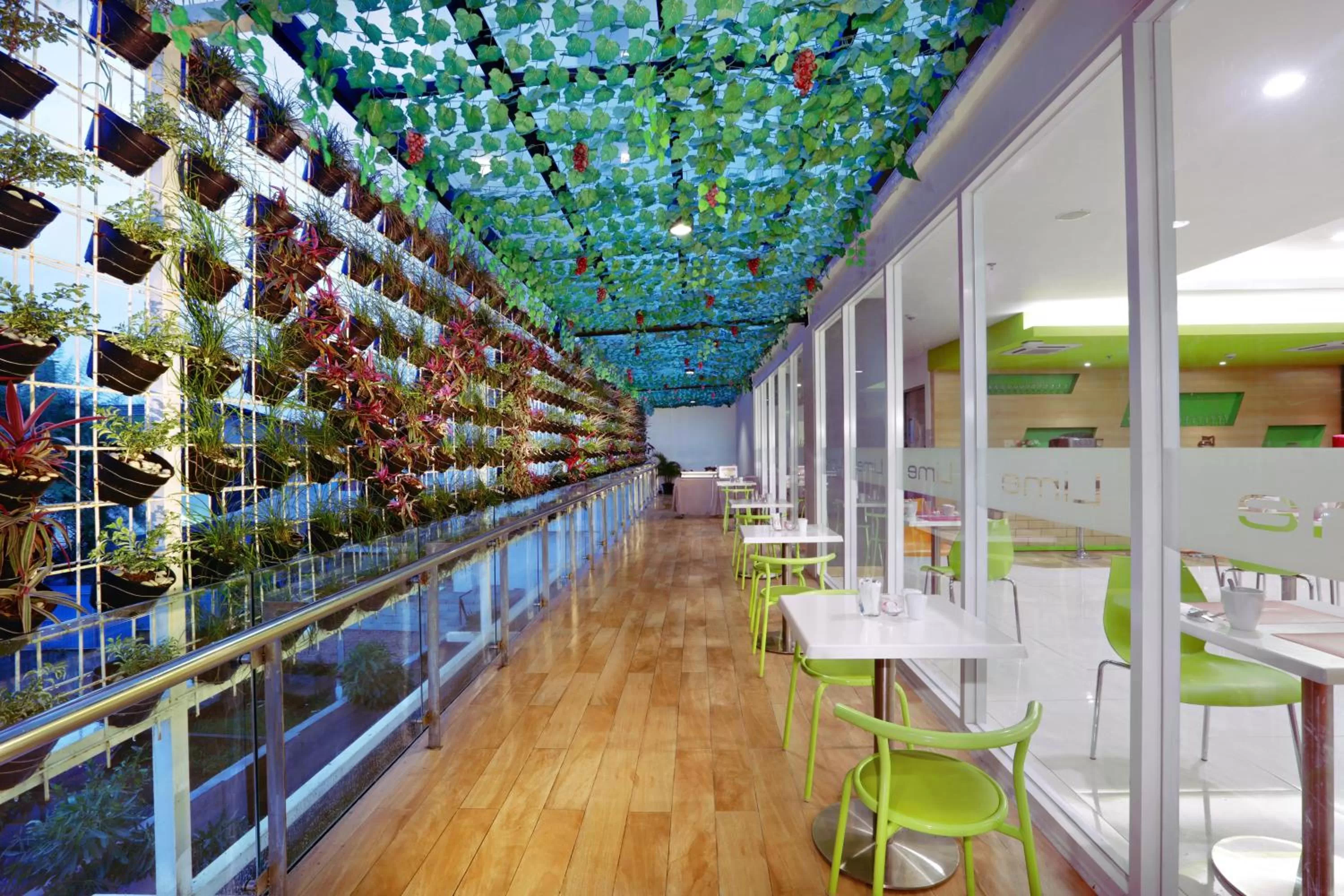 Restaurant/places to eat in favehotel Olo Padang