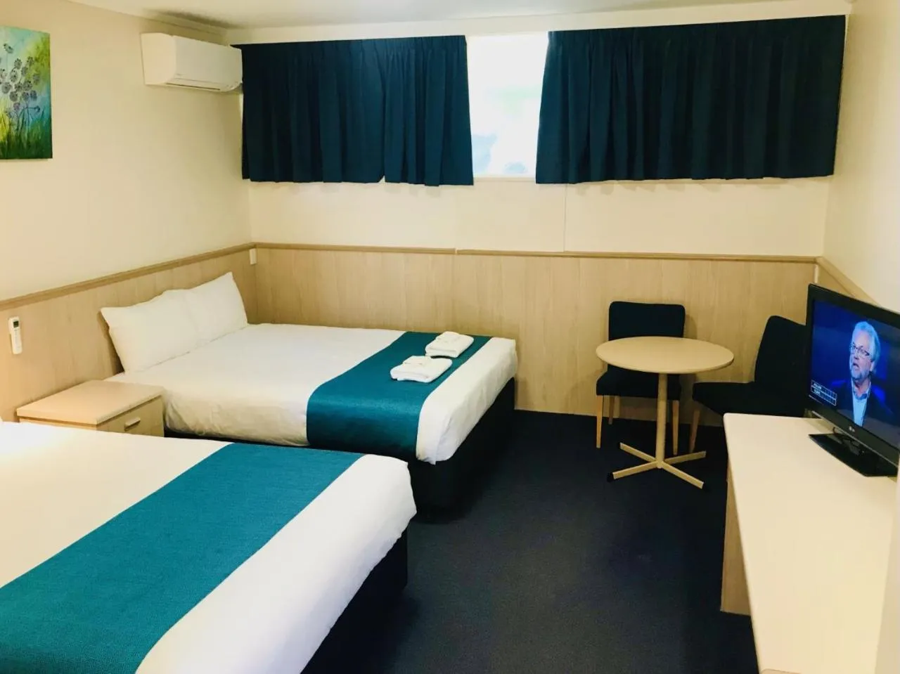 Bed in Comfort Inn Glenelg