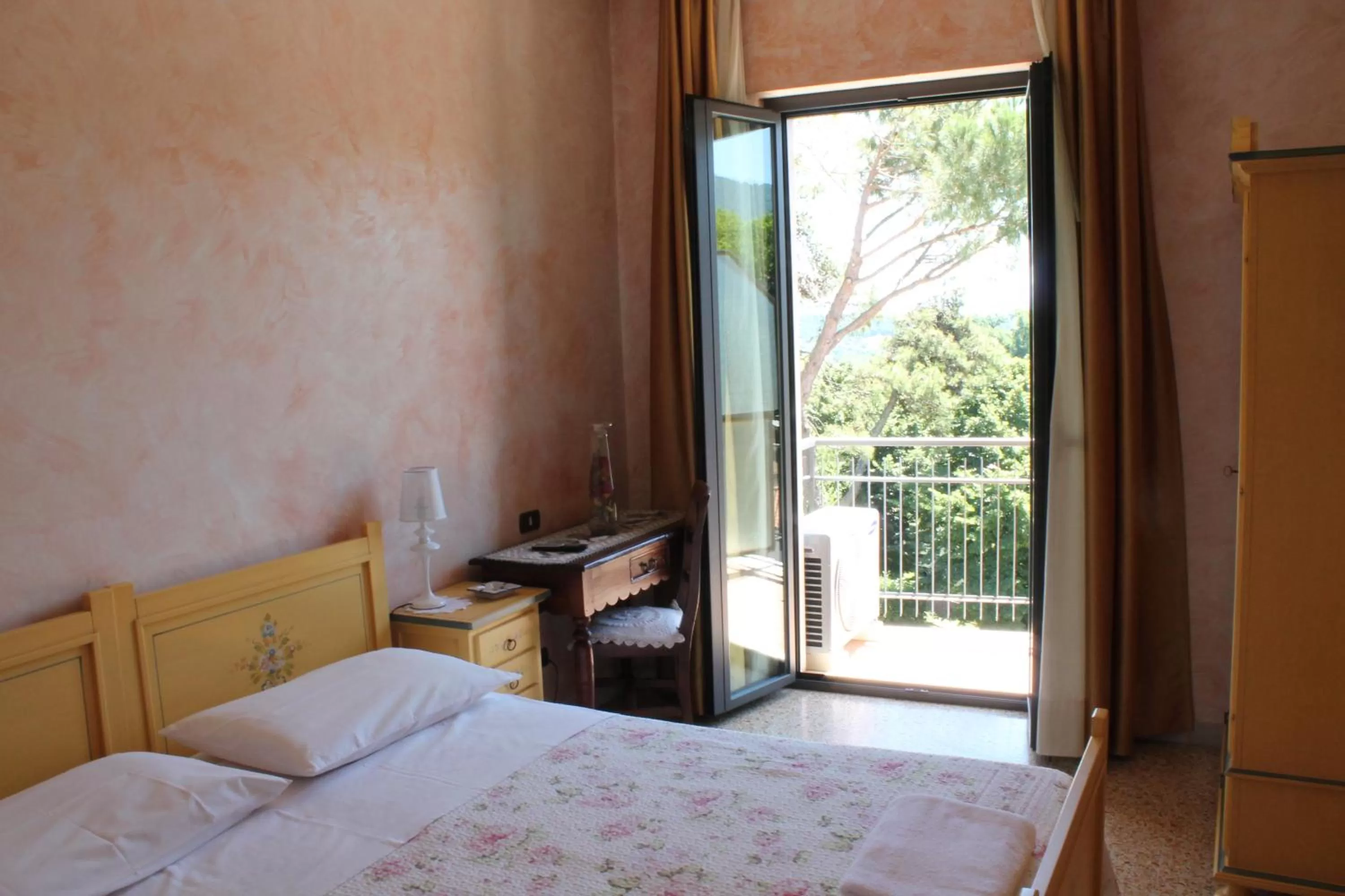 Decorative detail, Bed in Hotel La Villa
