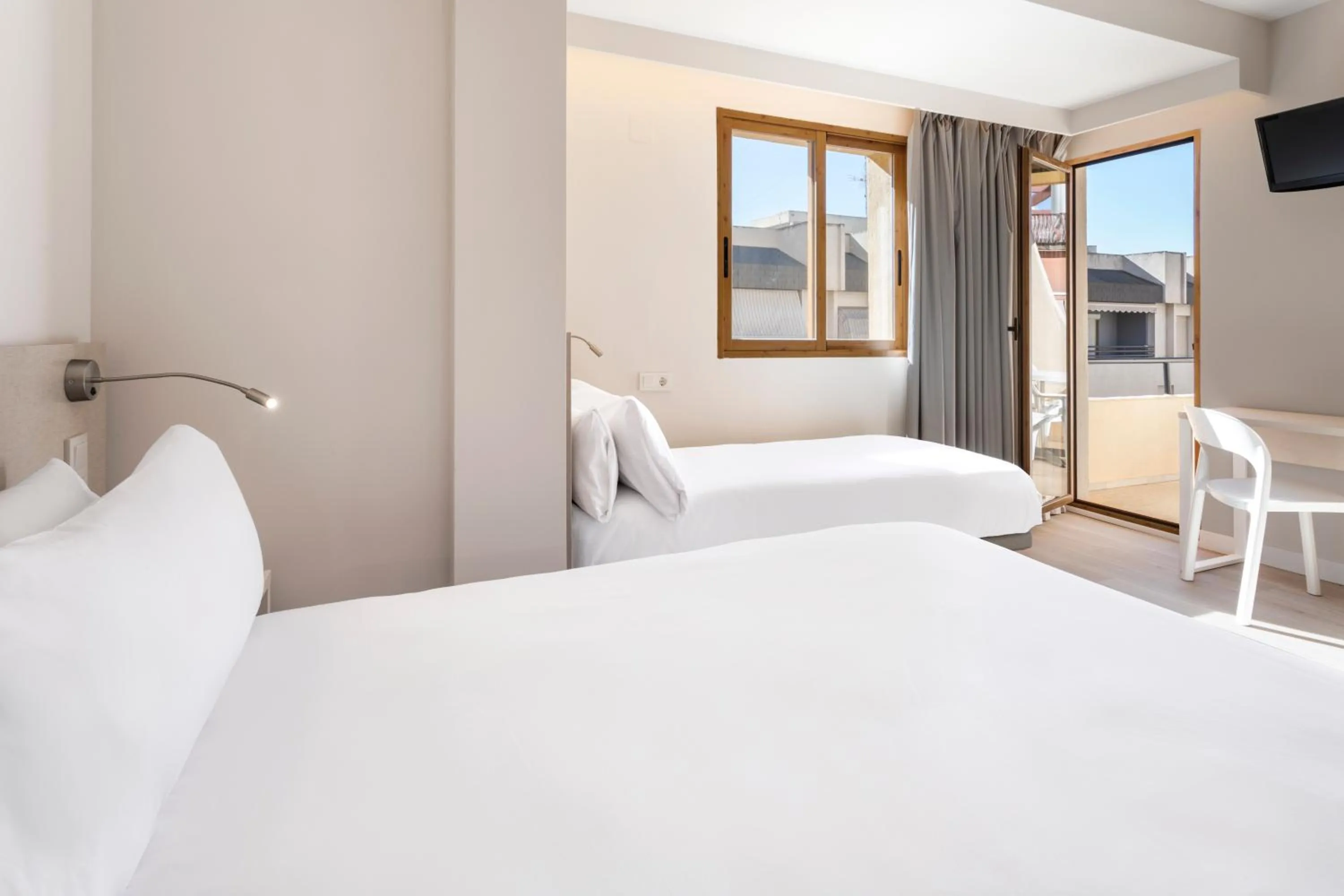 Photo of the whole room, Bed in Hotel Andalucía