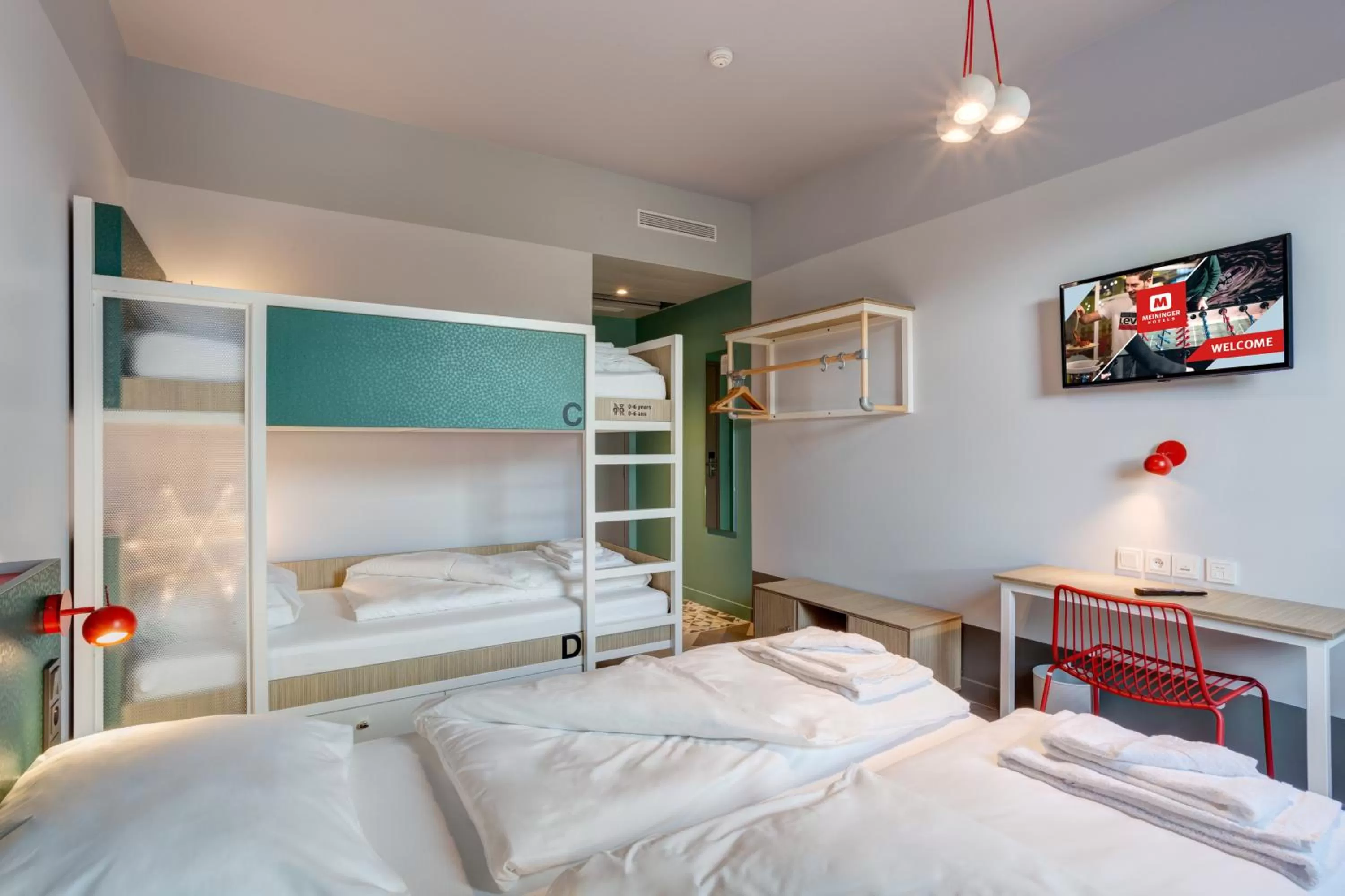 TV and multimedia, Bed in MEININGER Hotel Paris Porte de Vincennes