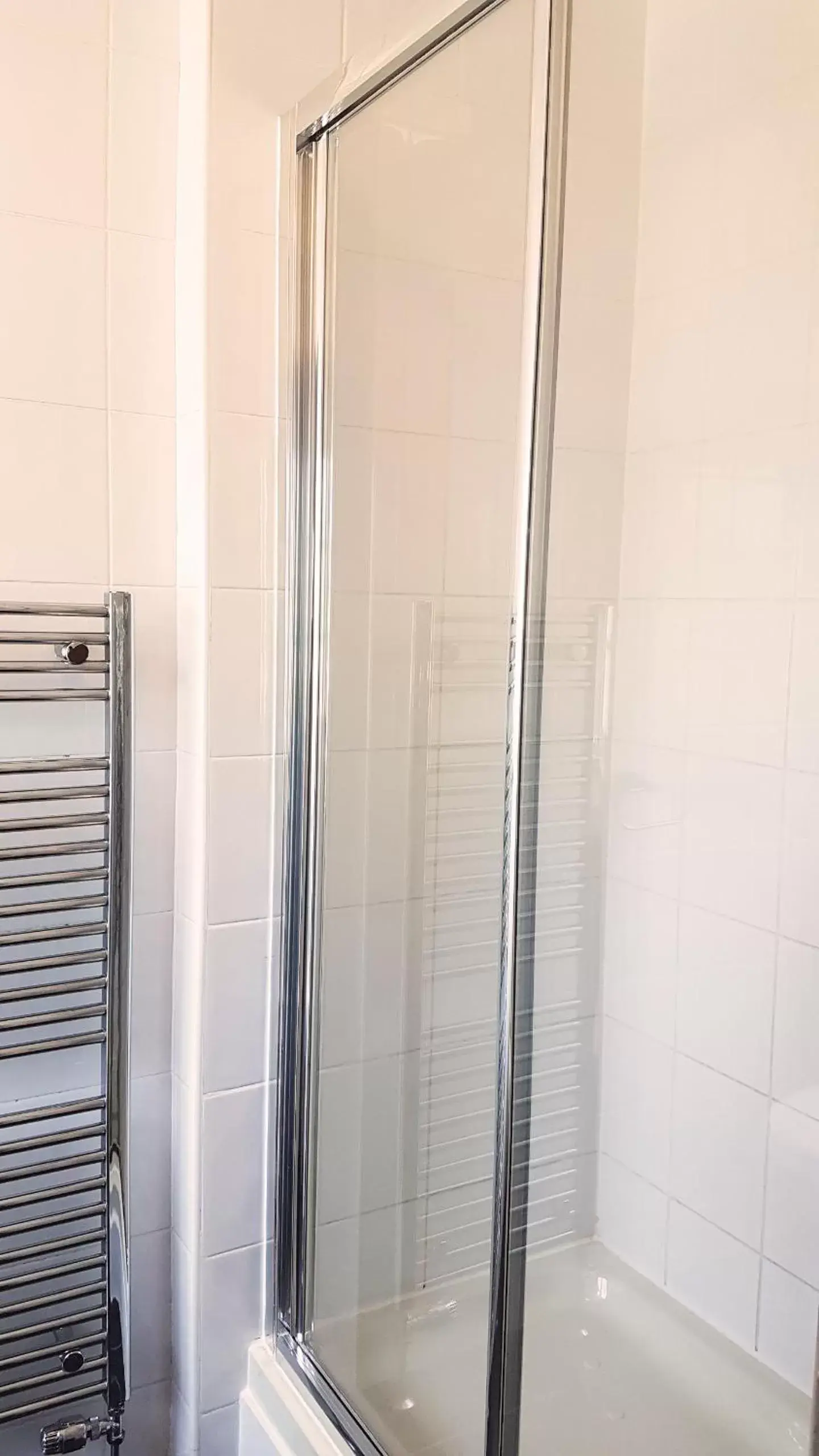 Twin Room with Shower in The Royal Oak Duddington Twin Room with Shower in The Royal Oak Duddington