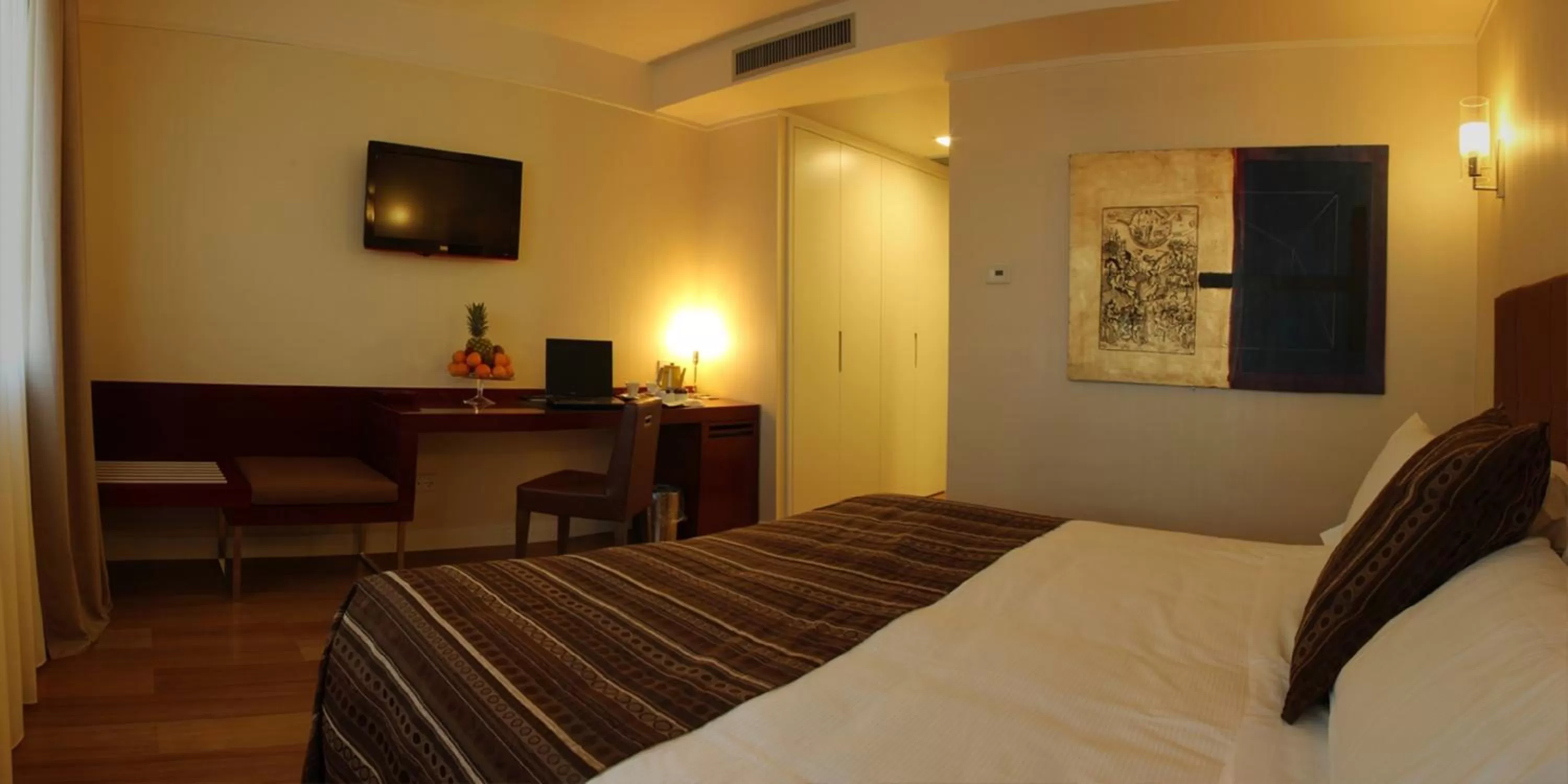 Photo of the whole room, Bed in Palazzo Giordano Bruno