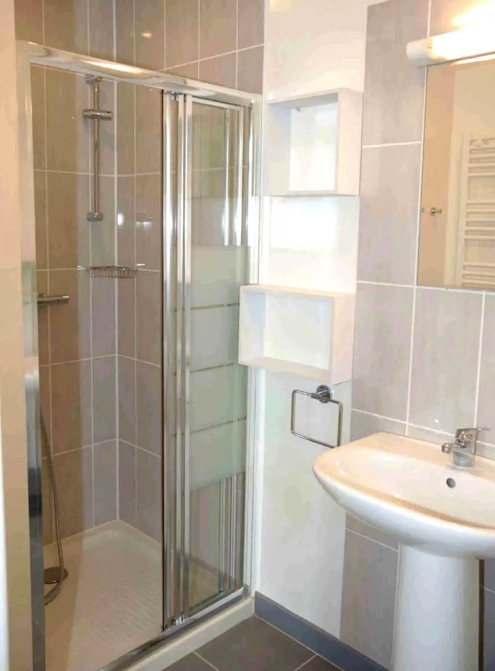 Bathroom in Apparthotel Douai Gare