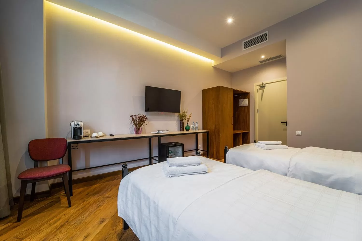 Twin Room - Disability Access in Makmani Boutique Hotel by DNT Group