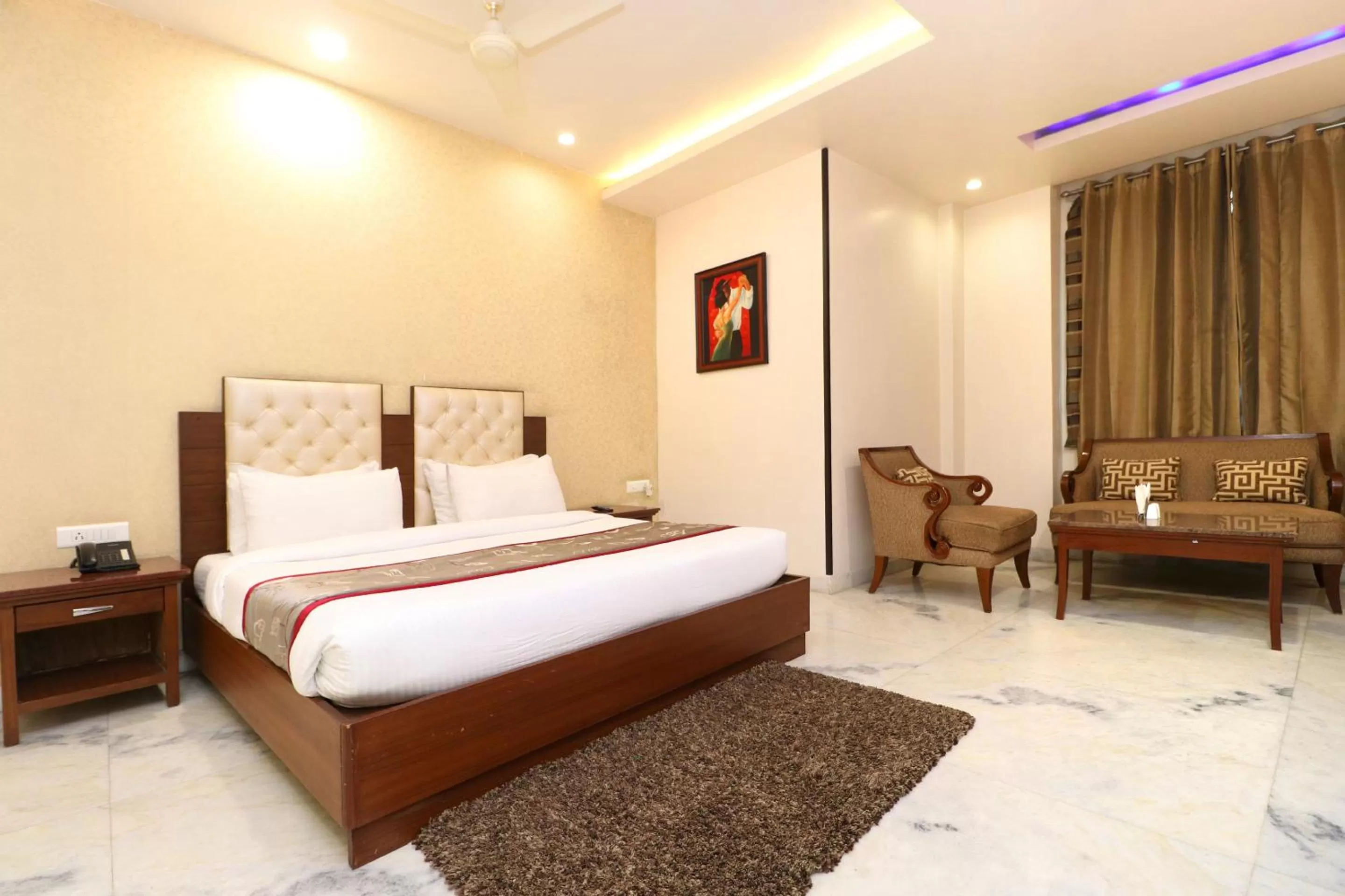 Bedroom, Bed in Hotel Leela Grande