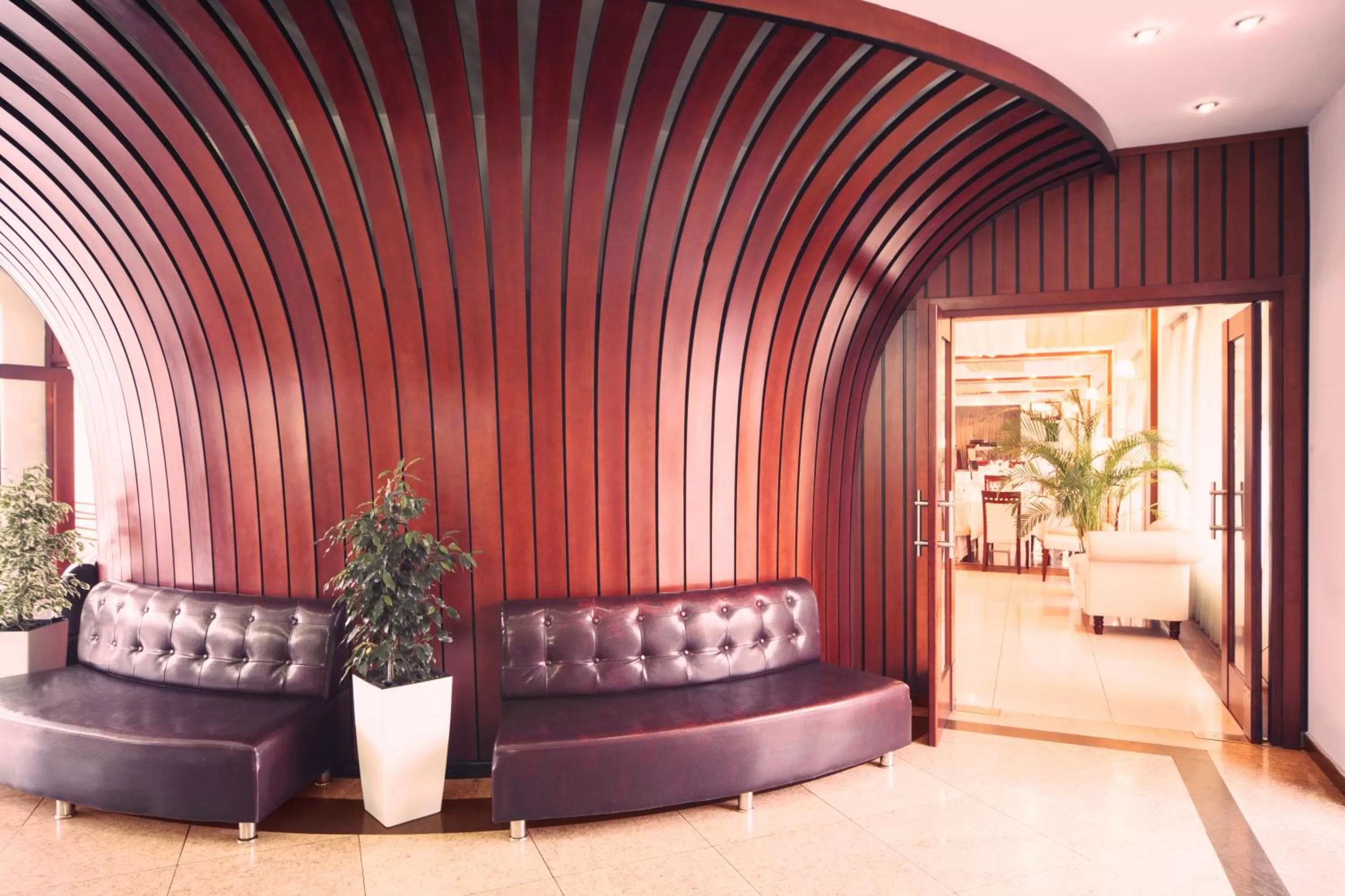 Restaurant/places to eat in Cruise Hotel