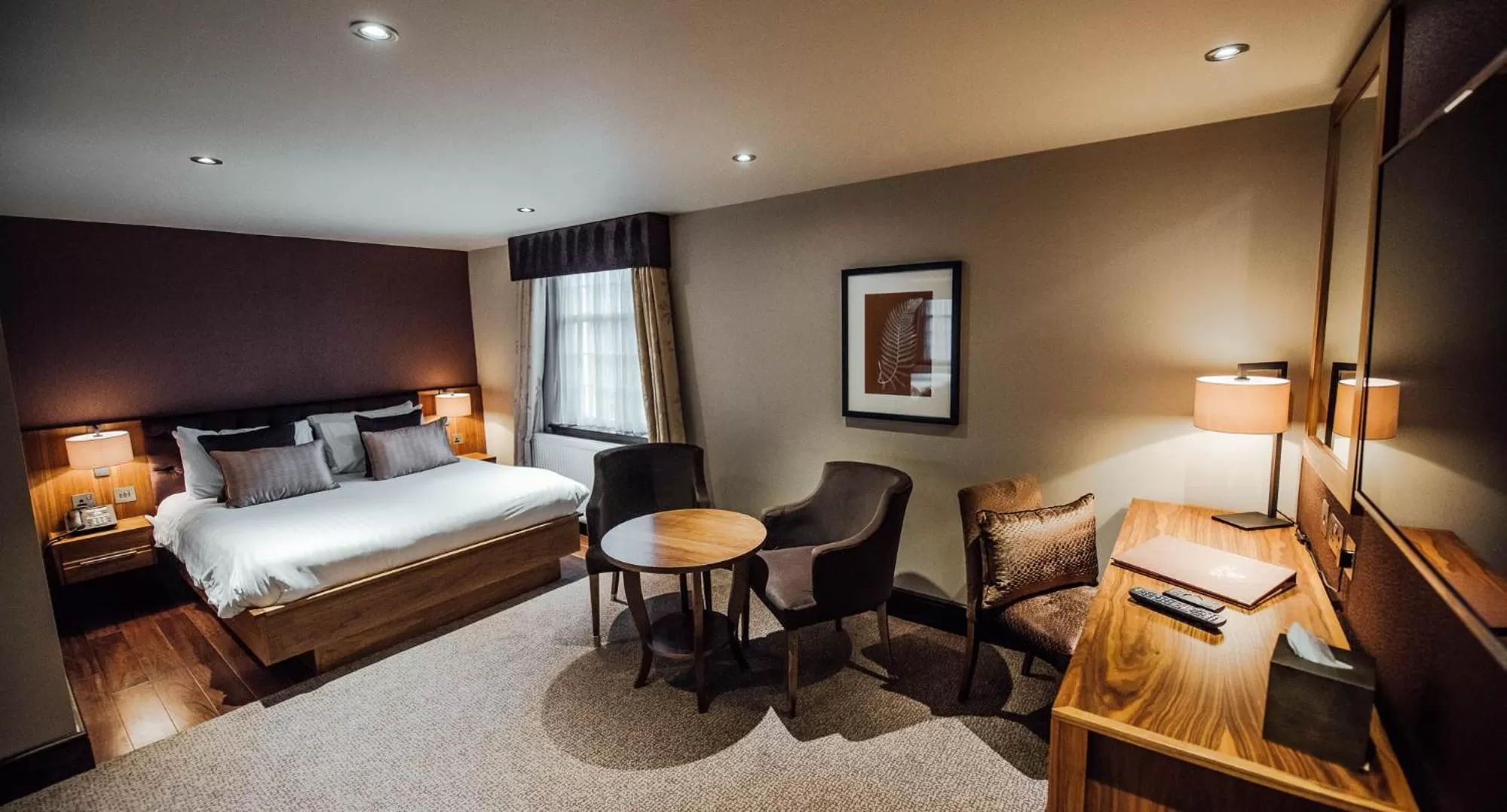 Bedroom, Bed in Busby Hotel