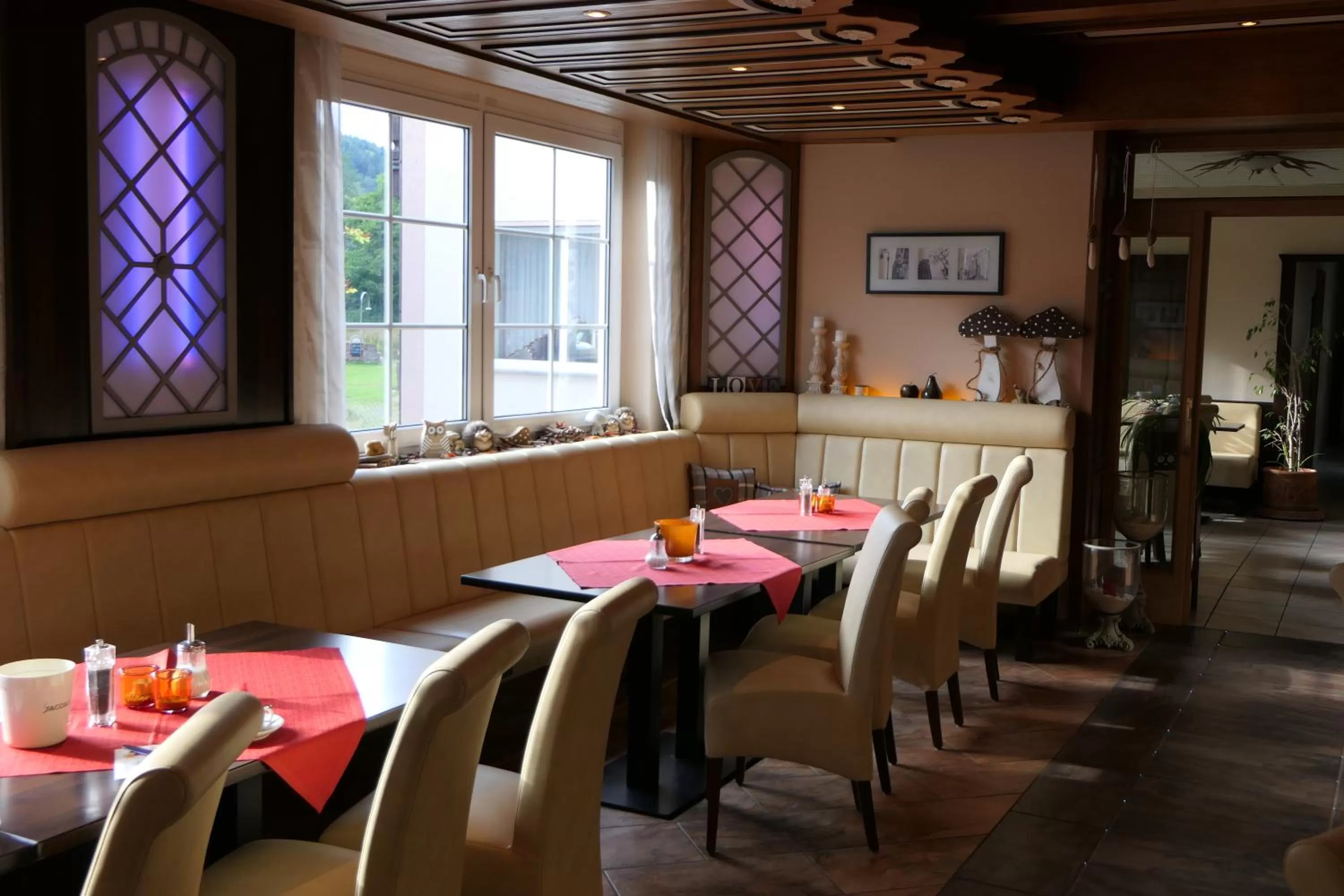 Restaurant/places to eat in Hotel Christel