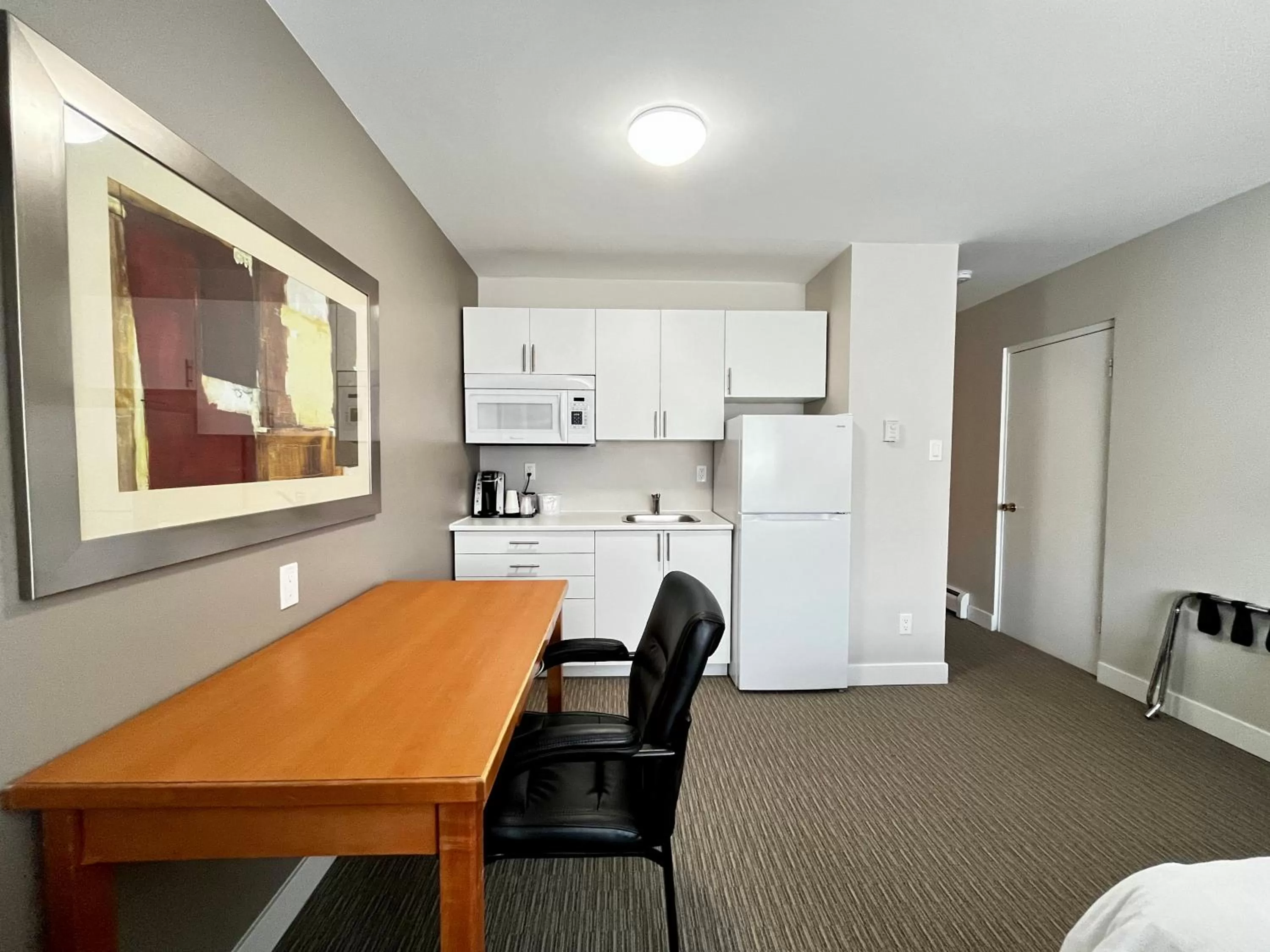 Kitchen or kitchenette in Anavada Inn & Suites - Prince George