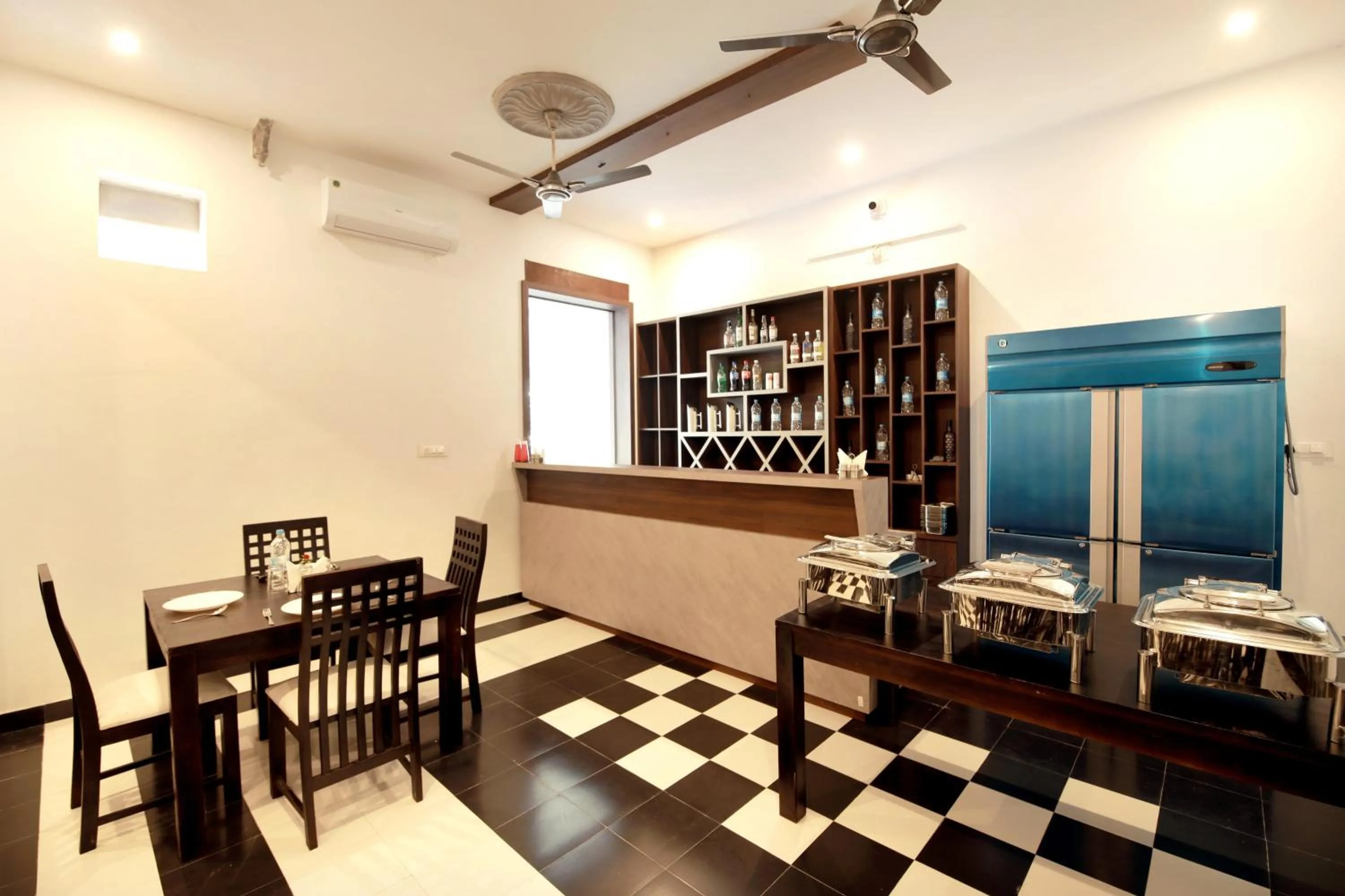 Restaurant/Places to Eat in The Kanchangarh Resort