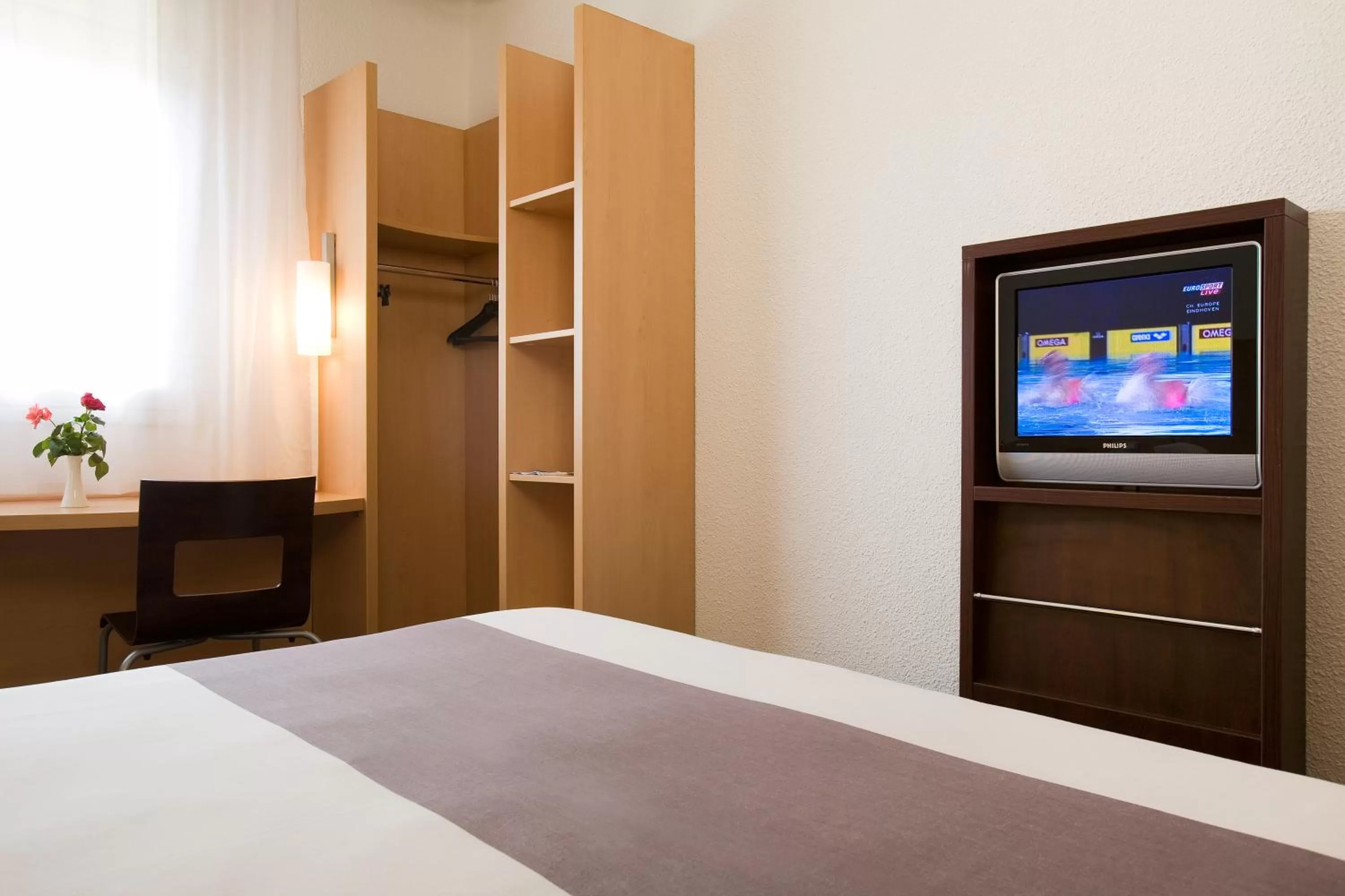 TV and multimedia, Bed in Ibis Cotonou