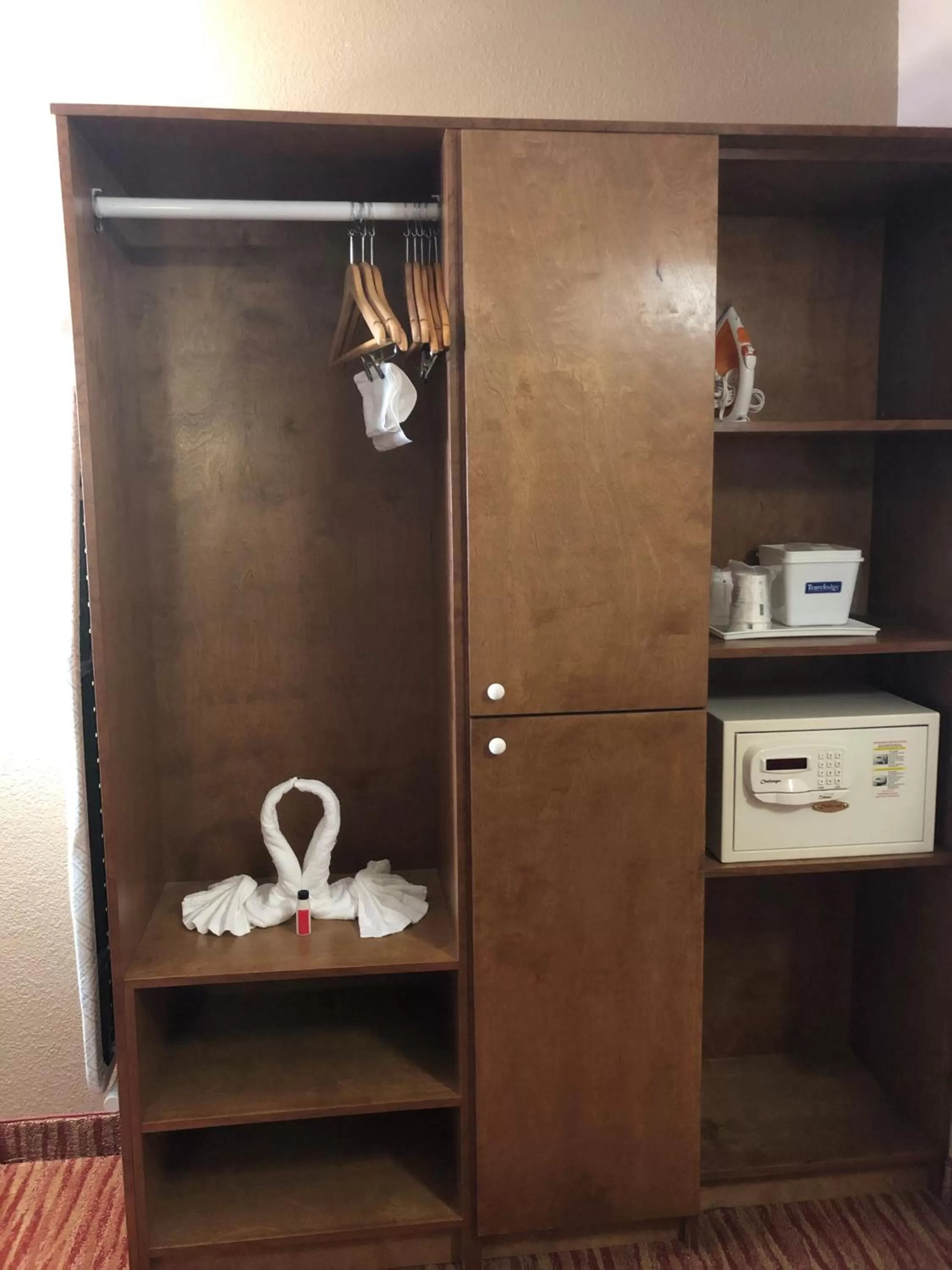 Bedroom in Travelodge by Wyndham Lakeland