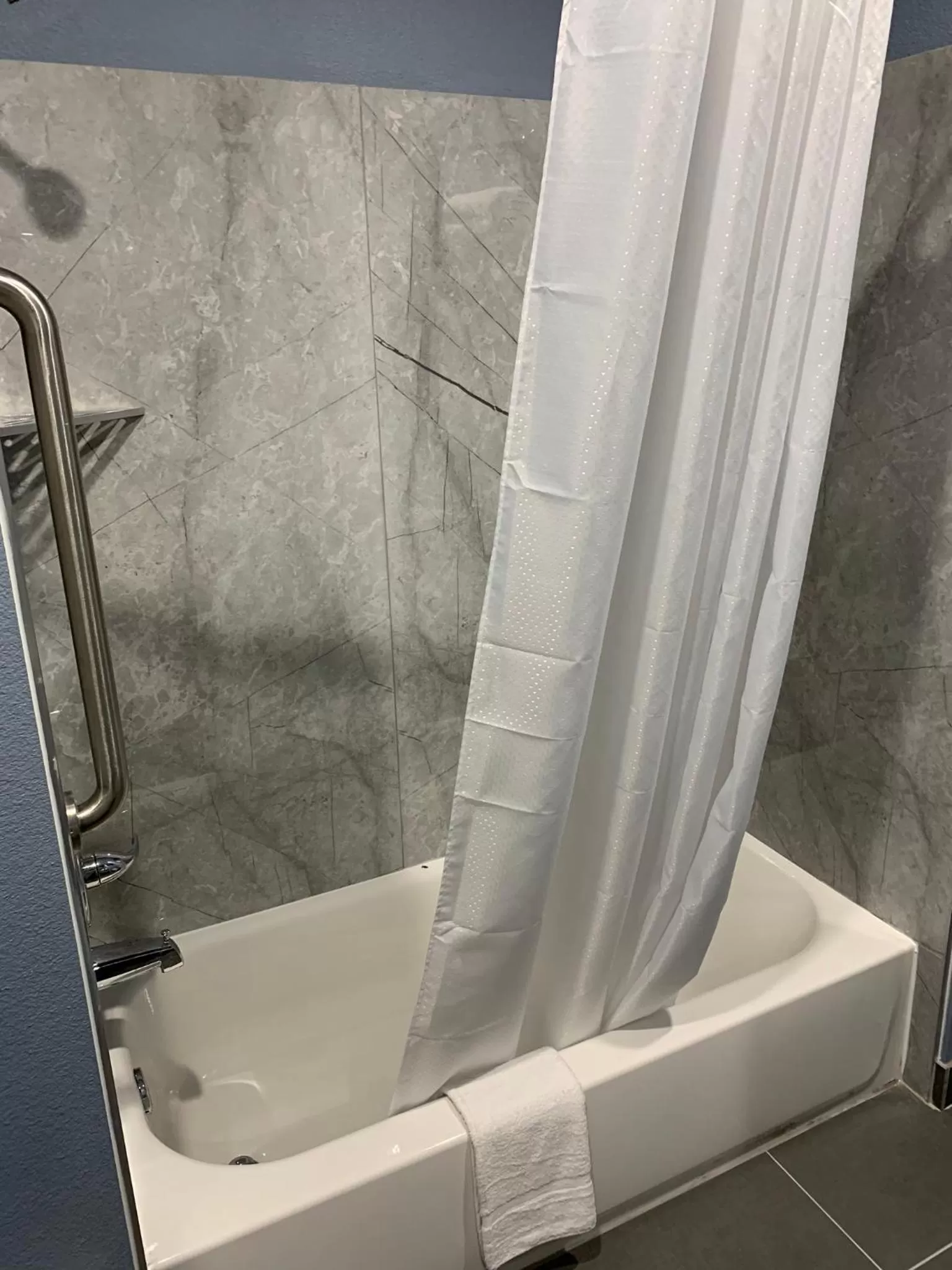 Bathroom in Scottish Inns and Suites Scarsdale