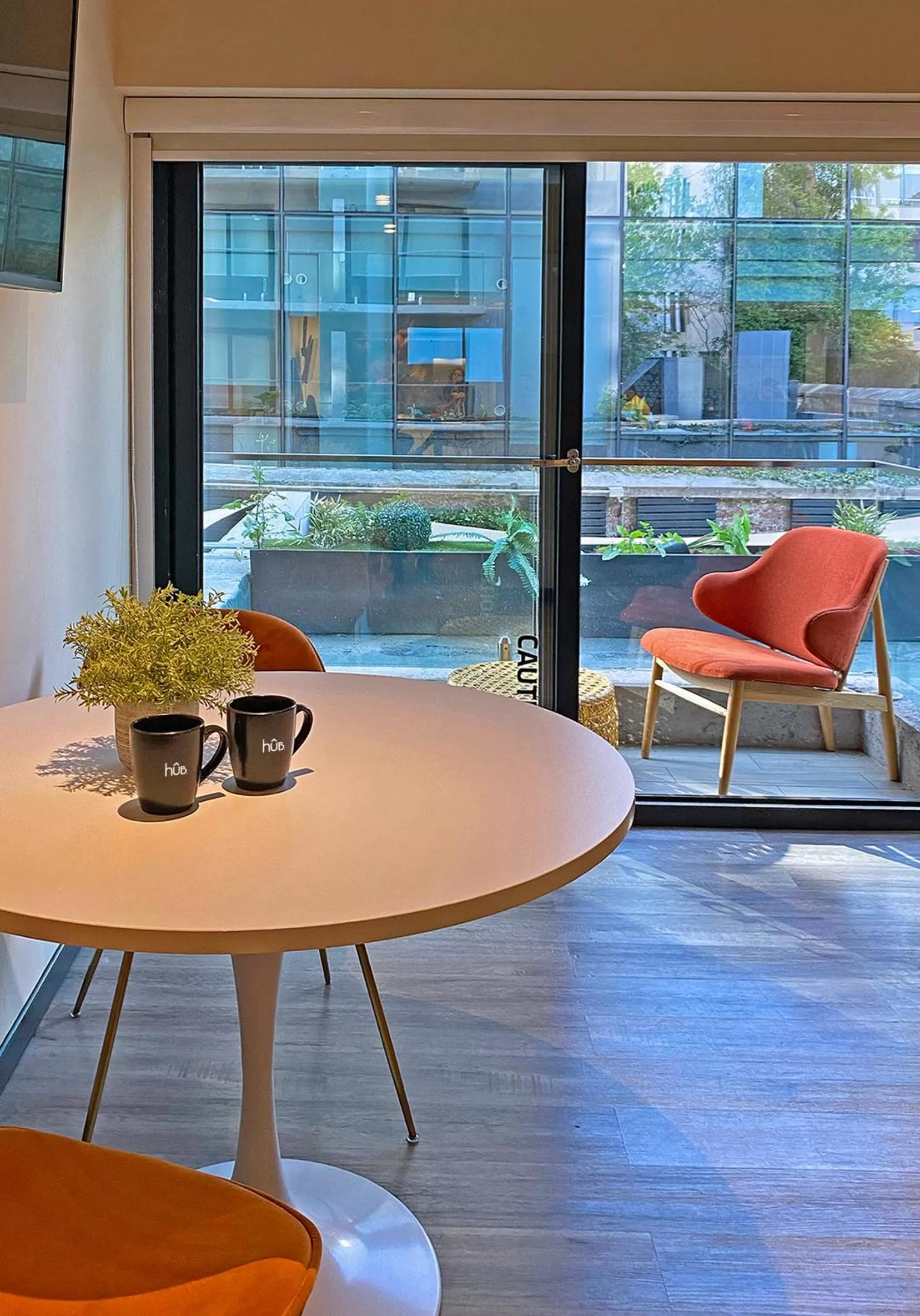 Photo of the whole room in hUB Providencia