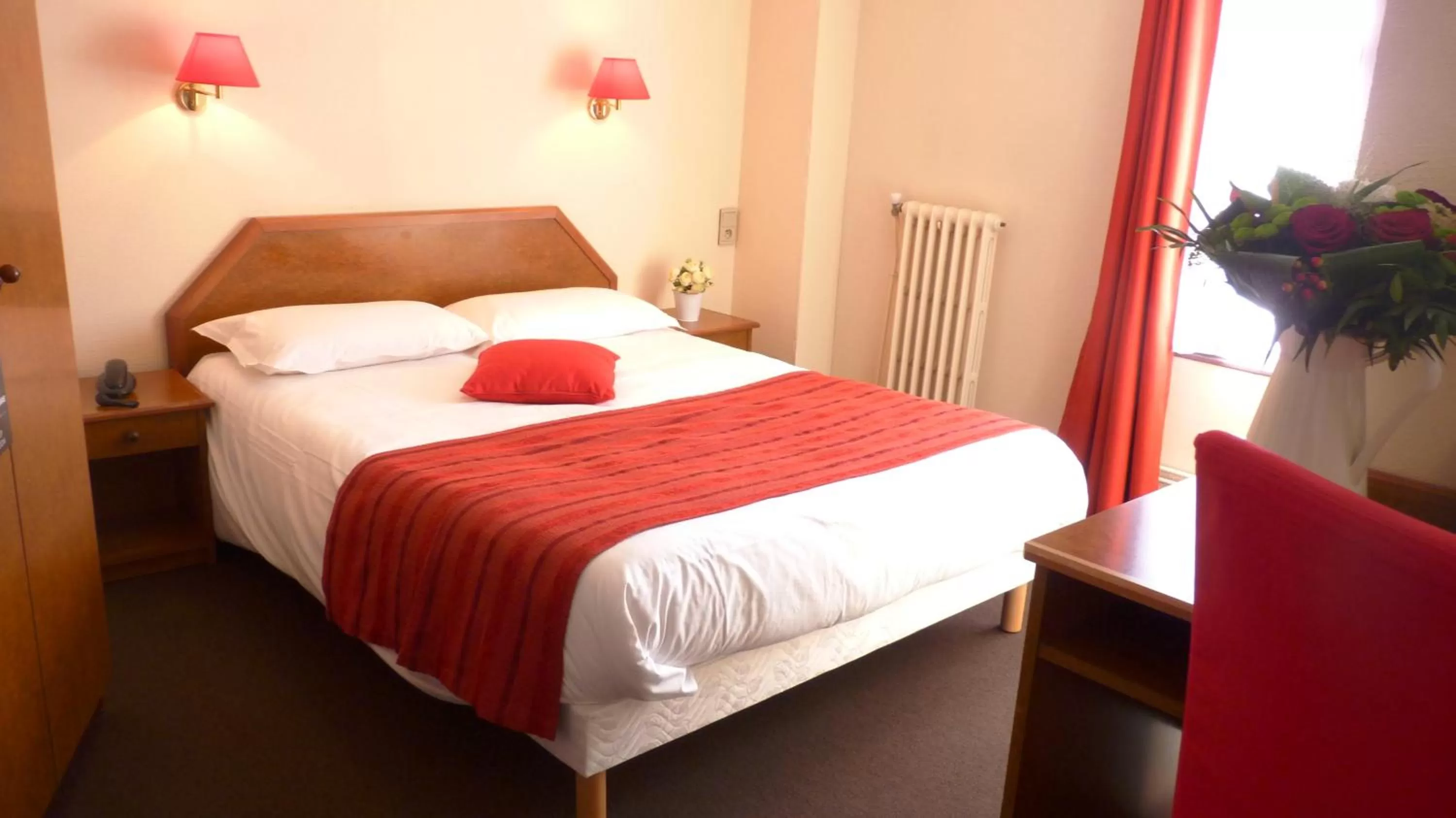 Bedroom in Hôtel-Restaurant La P'tite Auberge