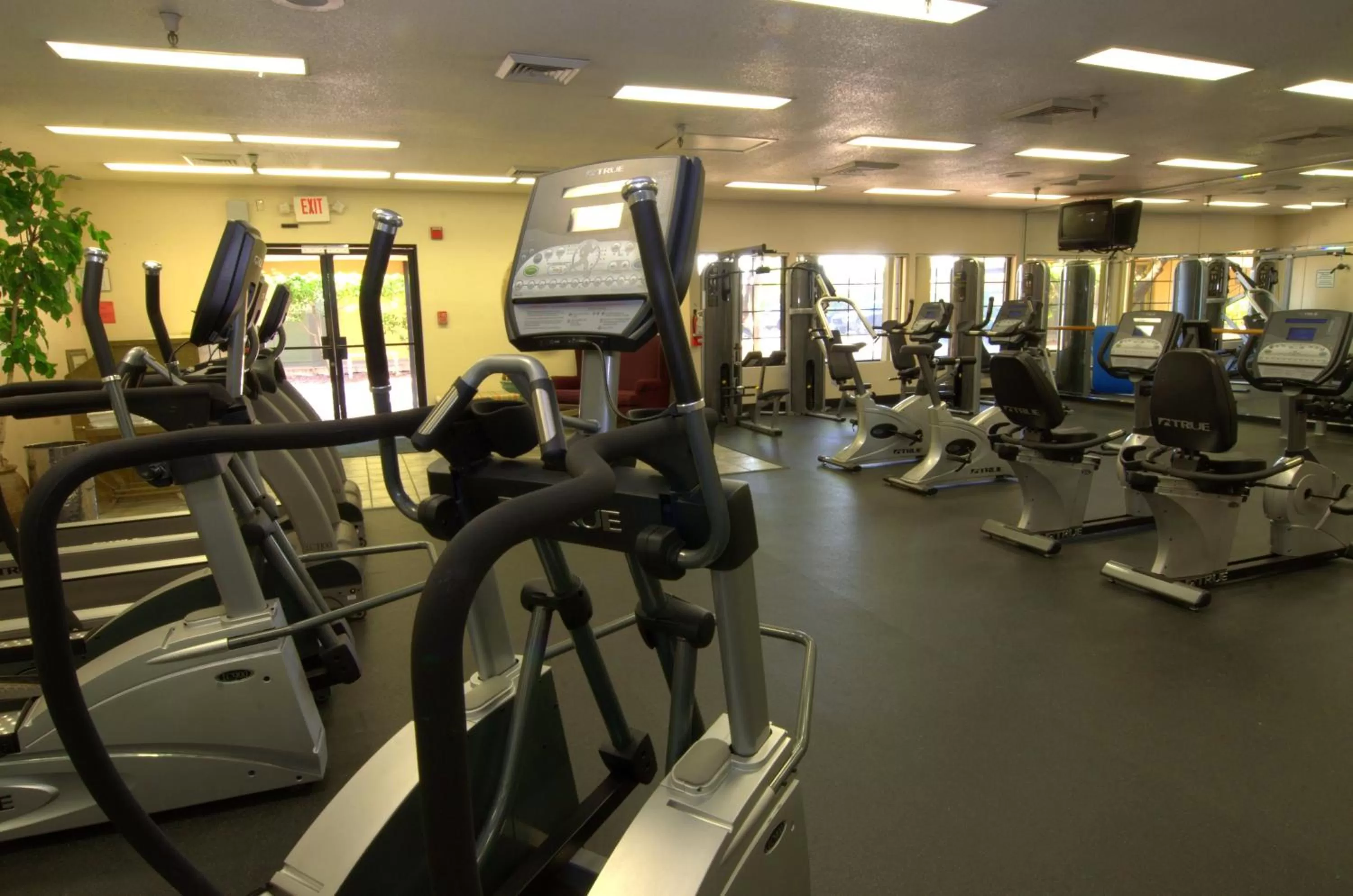 Fitness centre/facilities in Alexis Park All Suite Resort