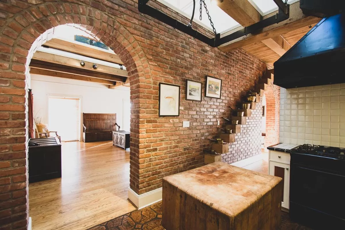 Kitchen or kitchenette in Swans Brewery, Pub & Hotel