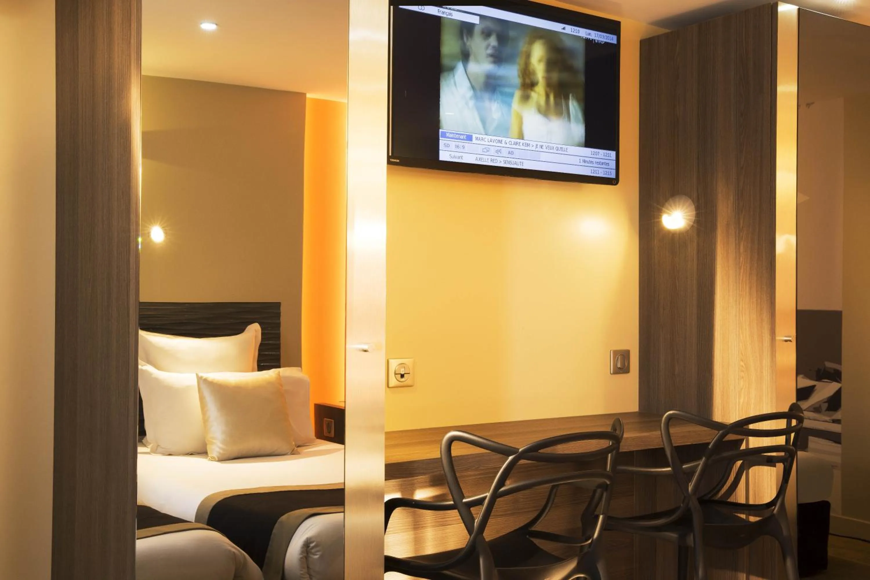 Seating area in Hôtel Brésil Opéra SPA