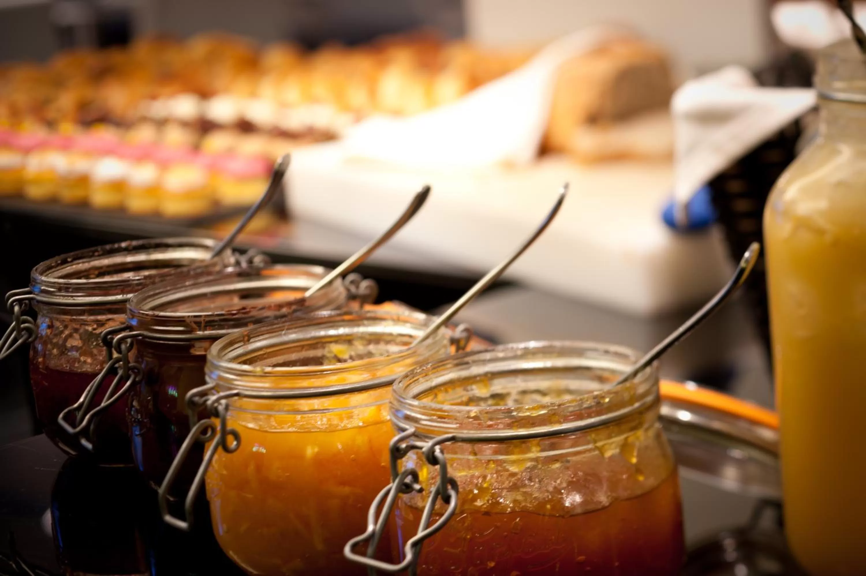 Food and drinks in YOOMA Urban Lodge