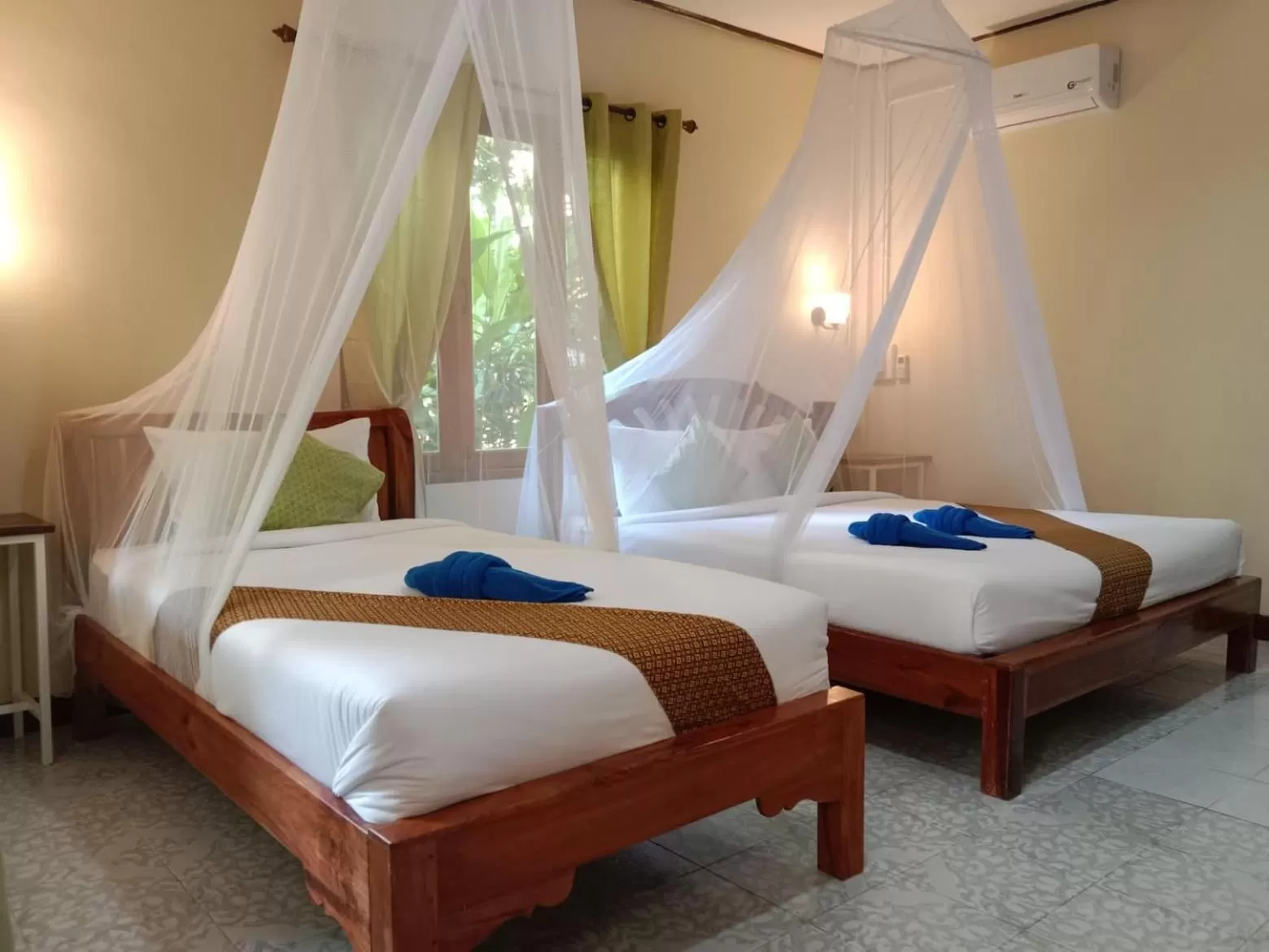 Bed in Tree Tops River Huts