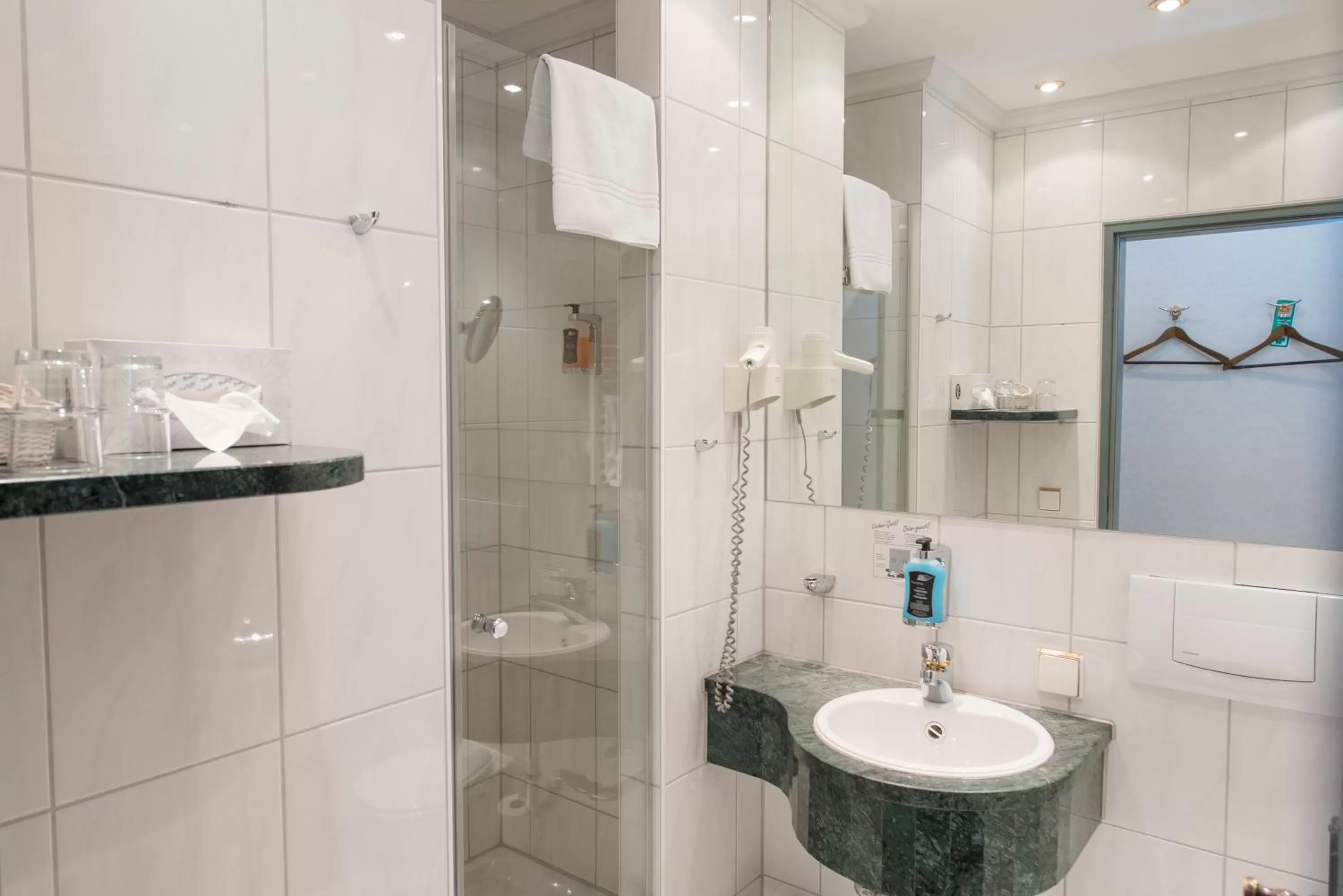 Shower in Hotel am Schloss