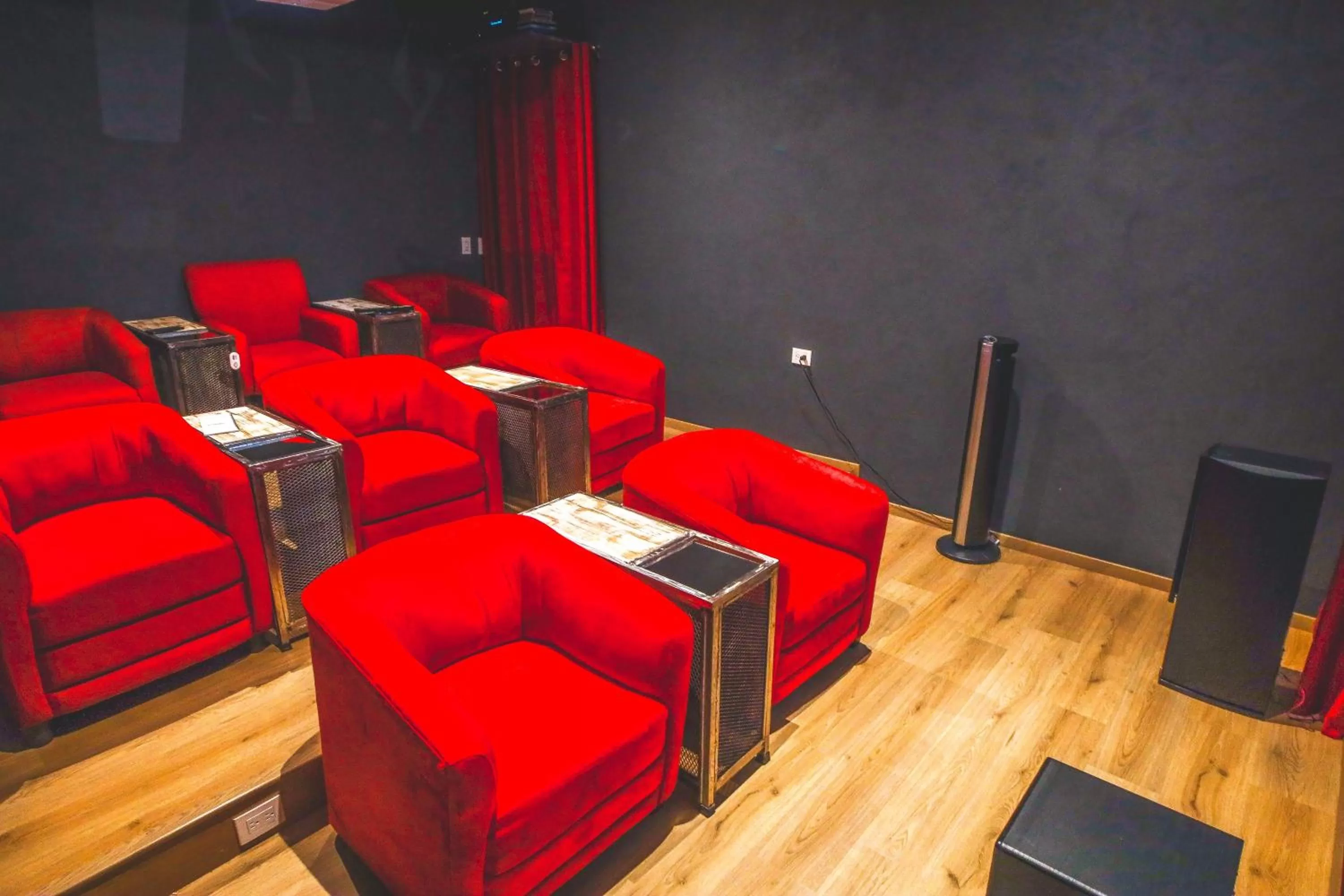 TV and multimedia in View Hotel Boutique