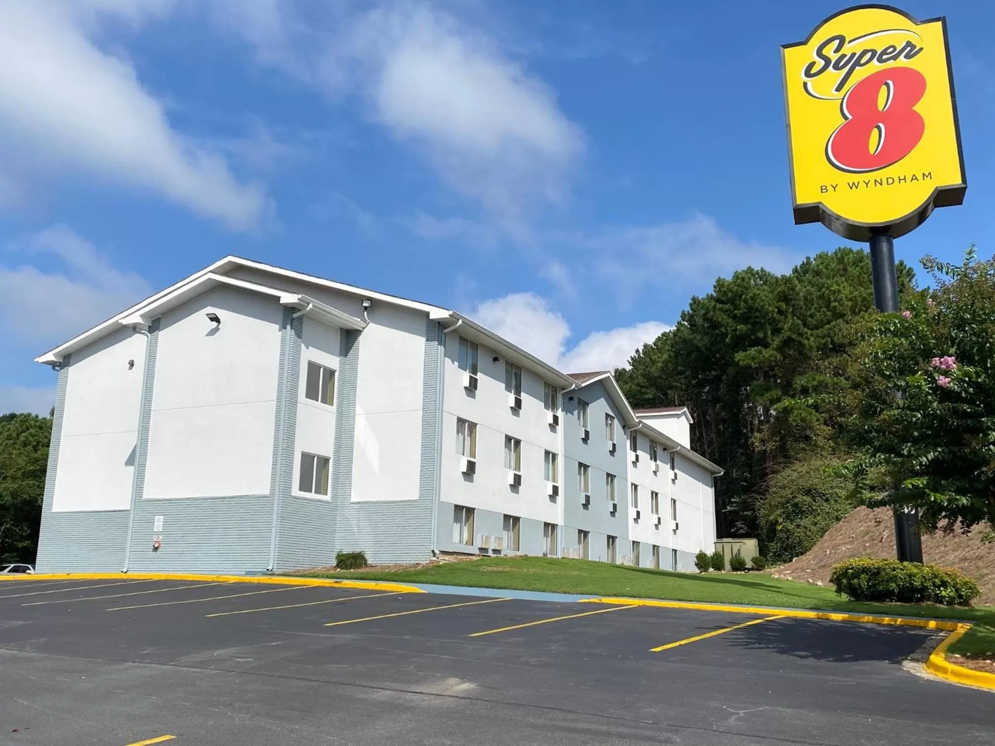 Property building in Super 8 by Wyndham Homewood Birmingham Area