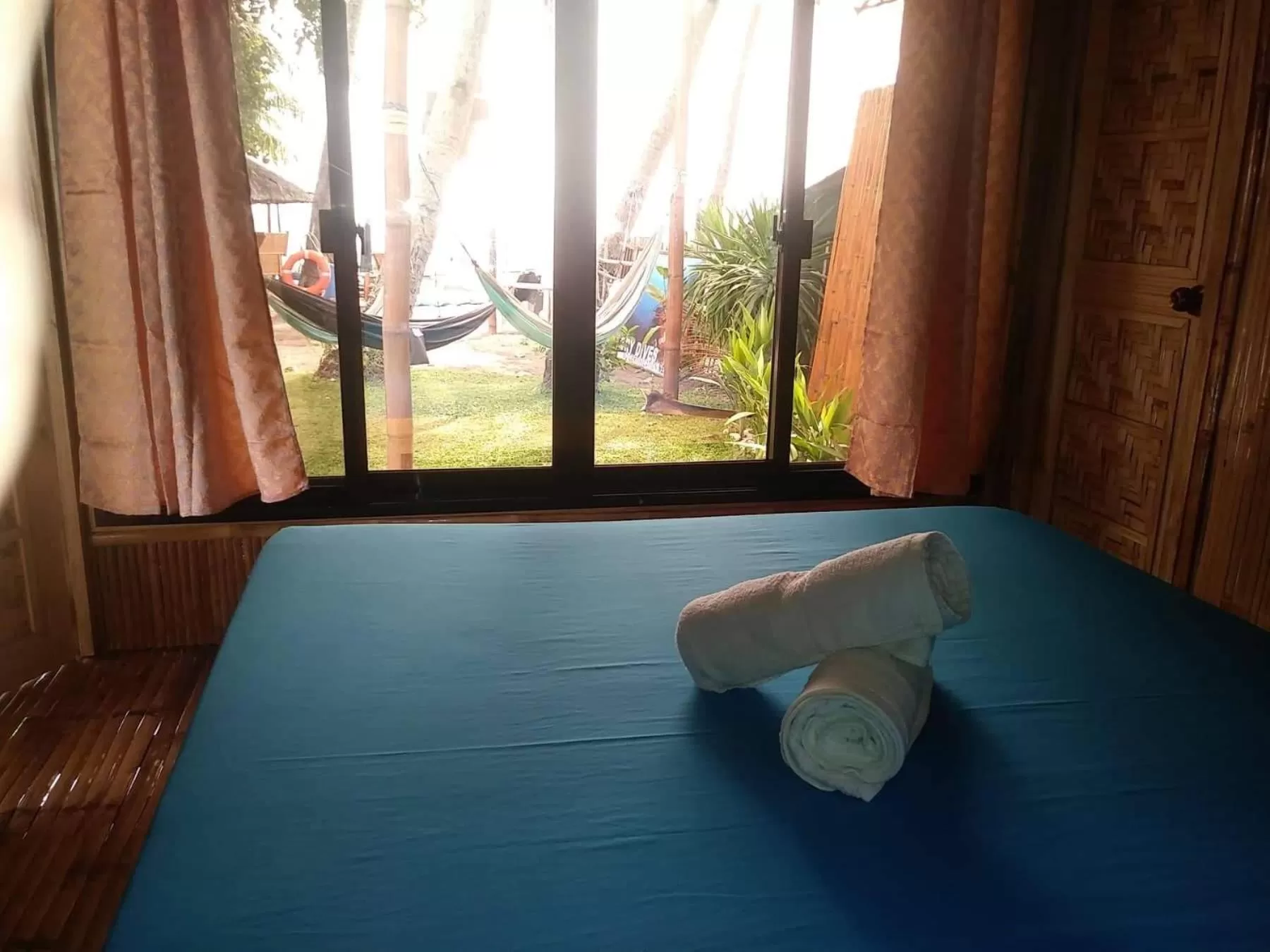 Sea view, Bed in AivyMaes Divers Resort