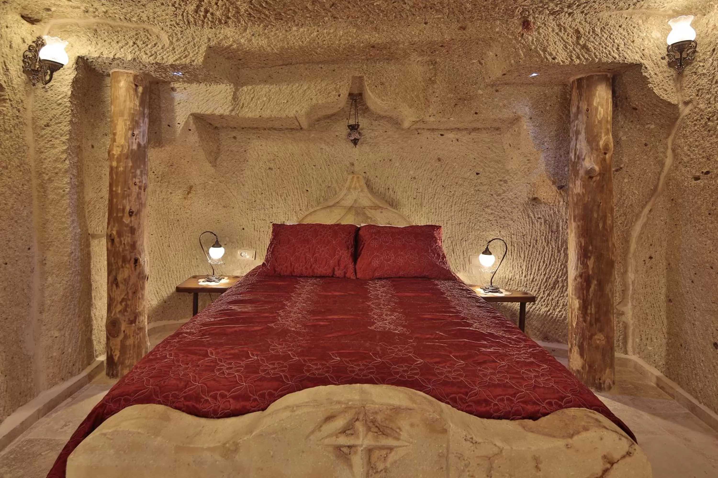 Property building, Bed in Vista Cave Hotel