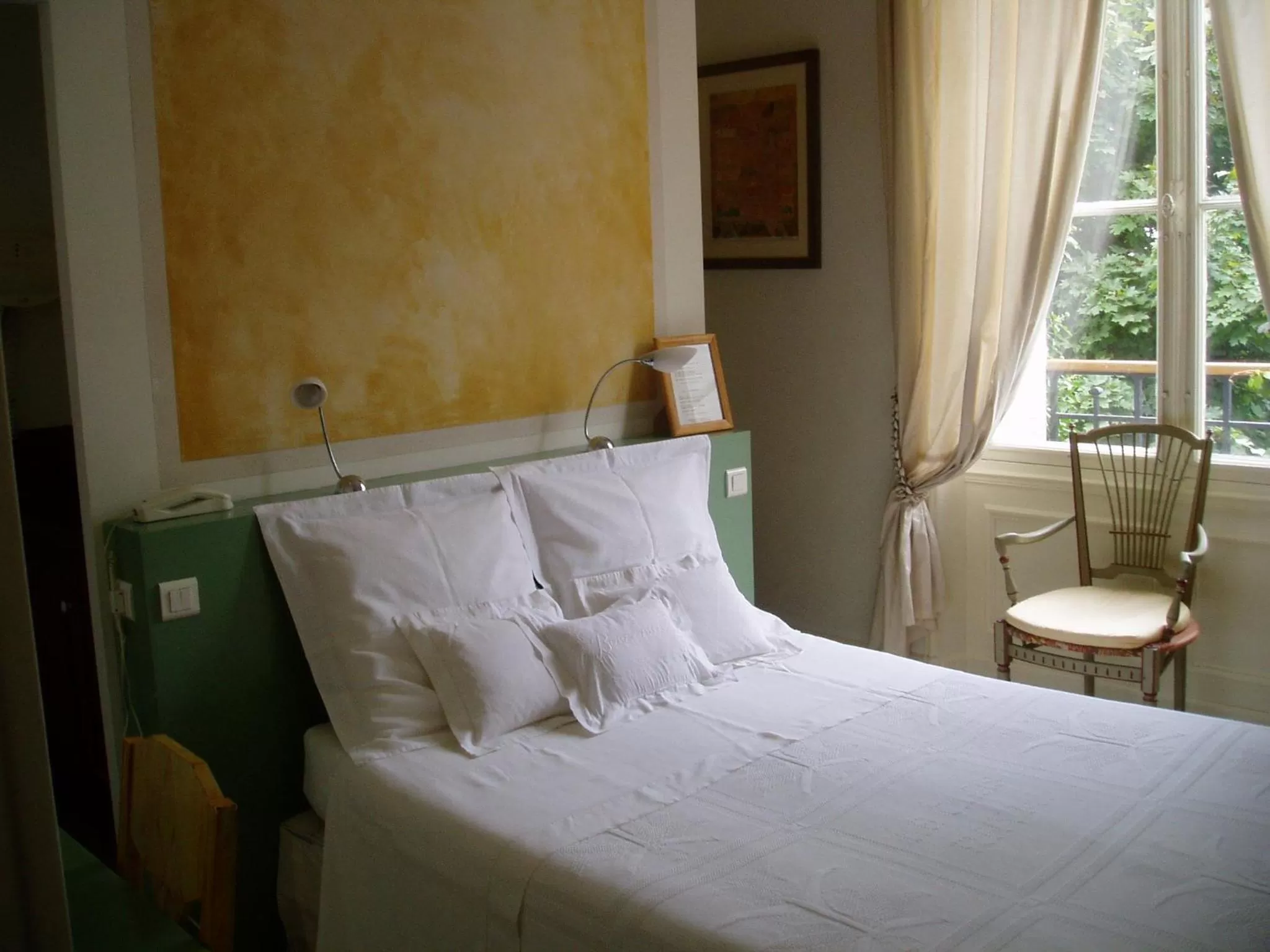 Photo of the whole room in Hotel Le Clos Raymi