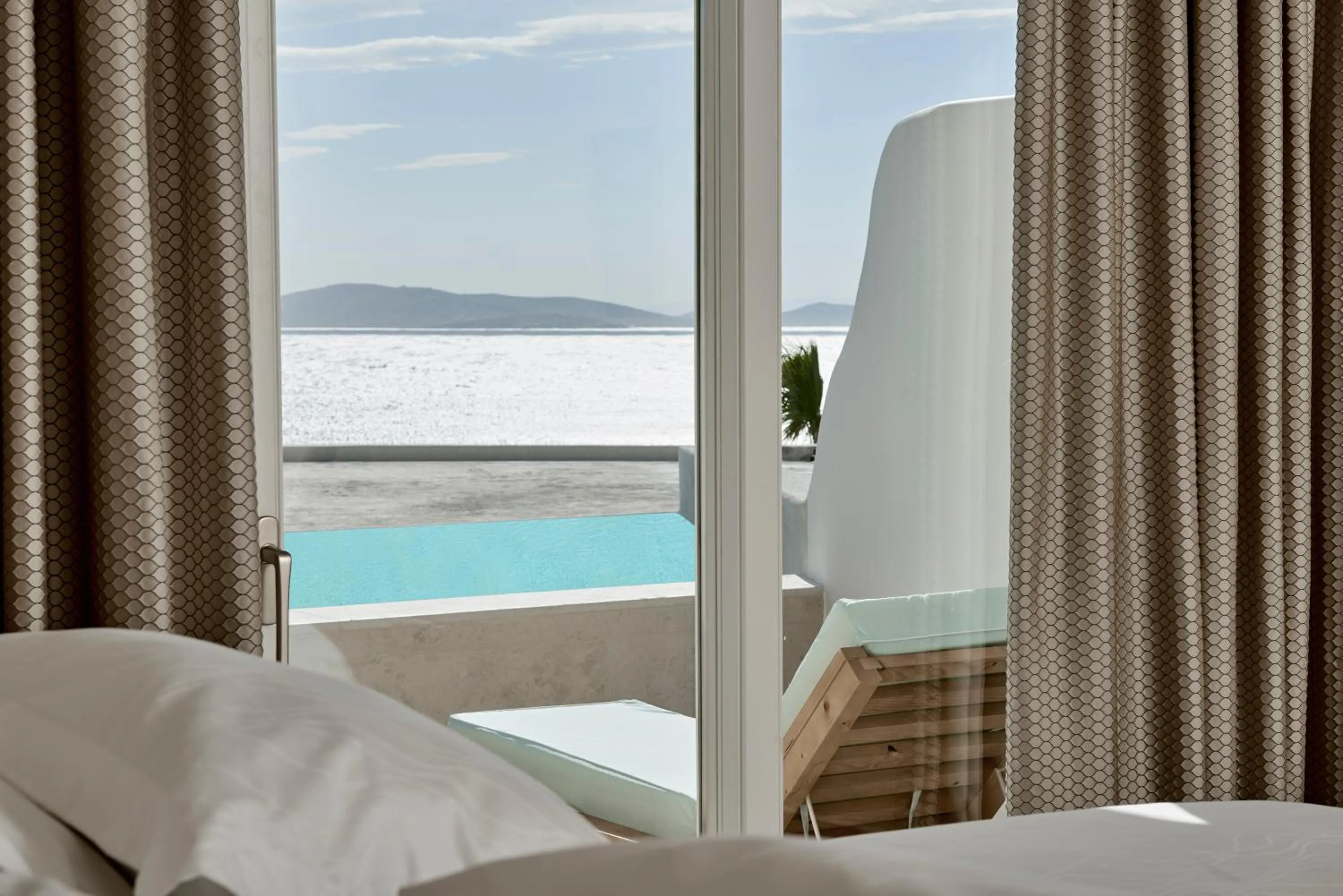 Swimming pool, Bed in Anax Resort and Spa