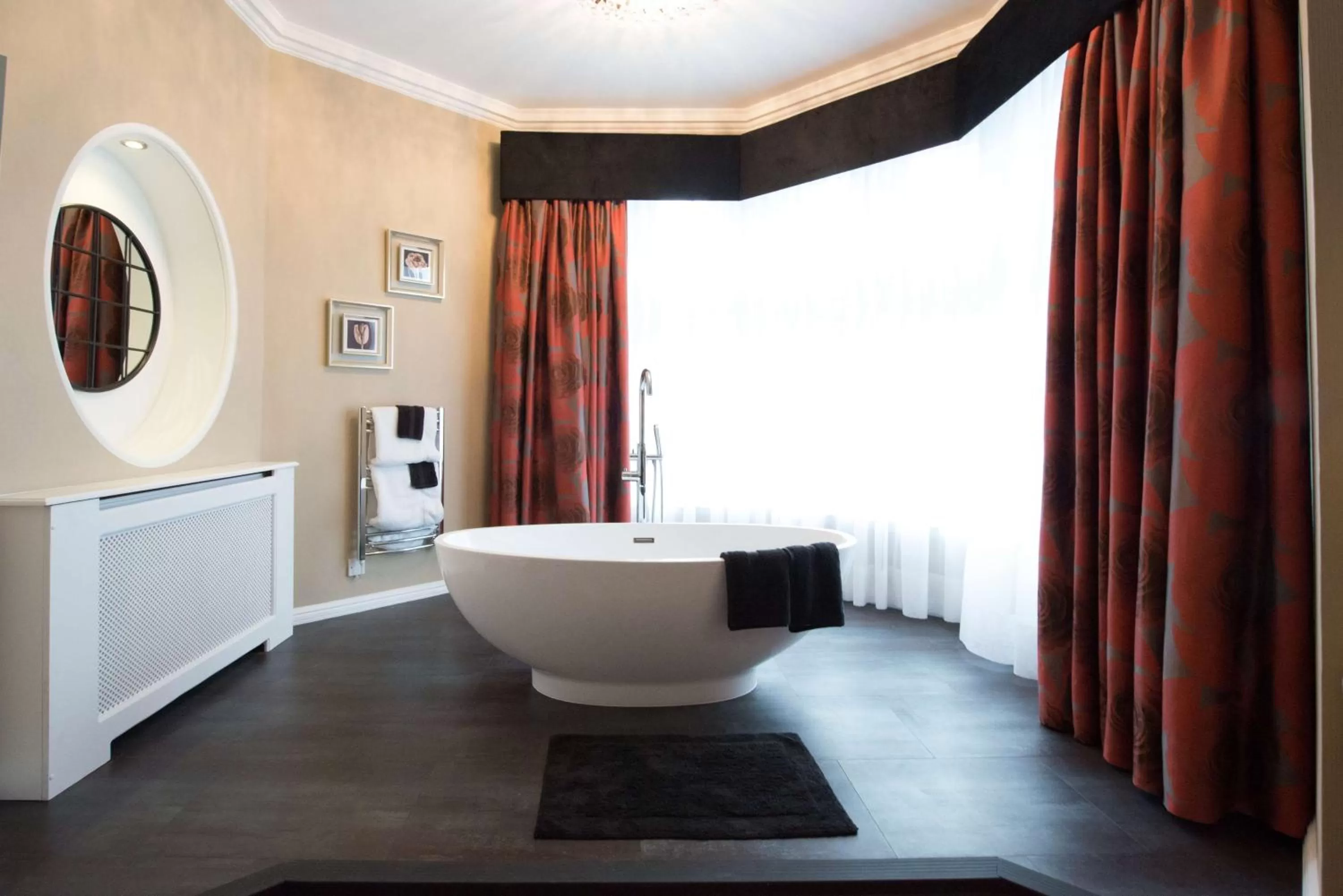 Bathroom in Burlington Hotel, BW Premier Collection by Best Western