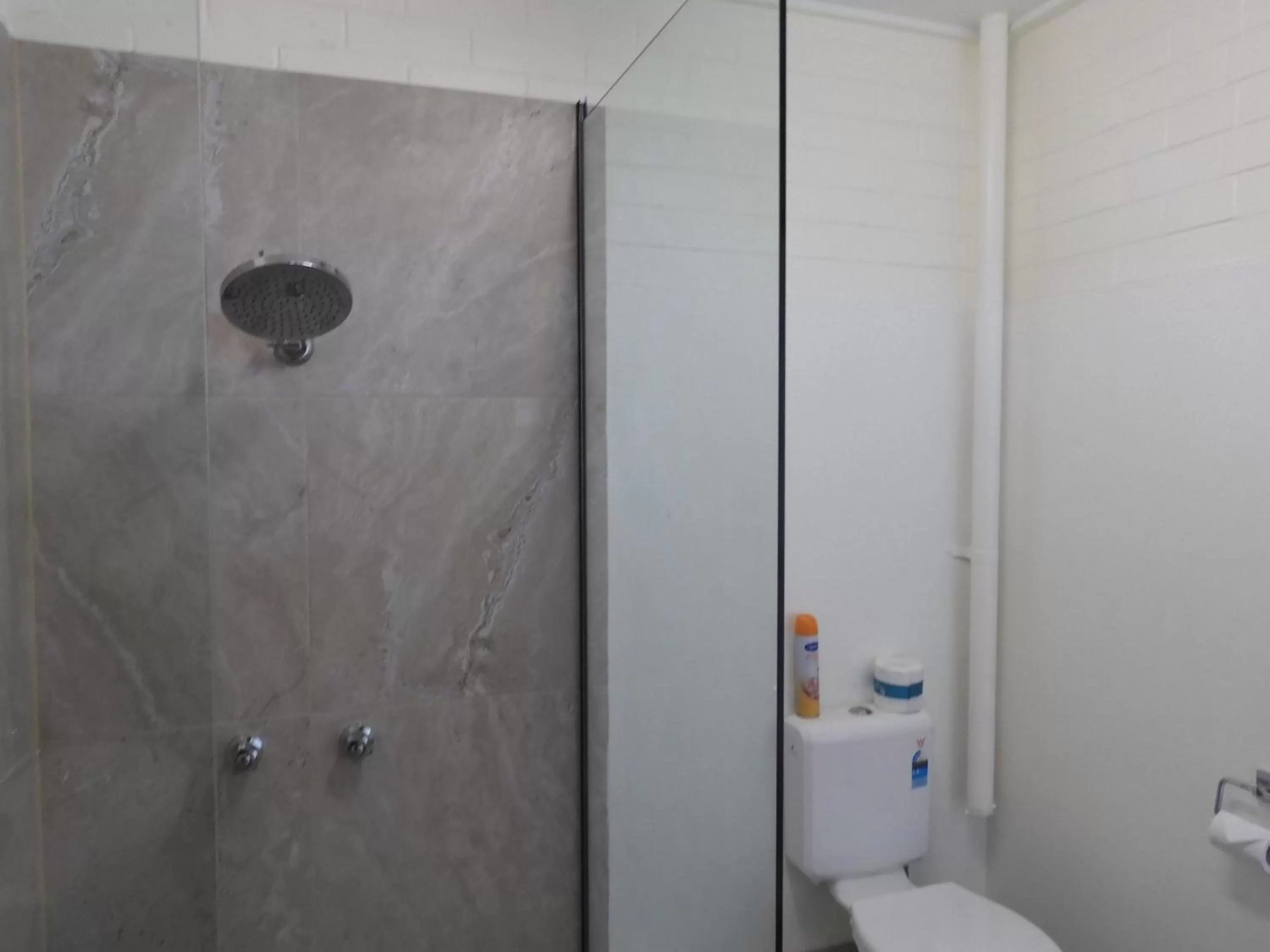 Bathroom in Dalby Parkview Motel