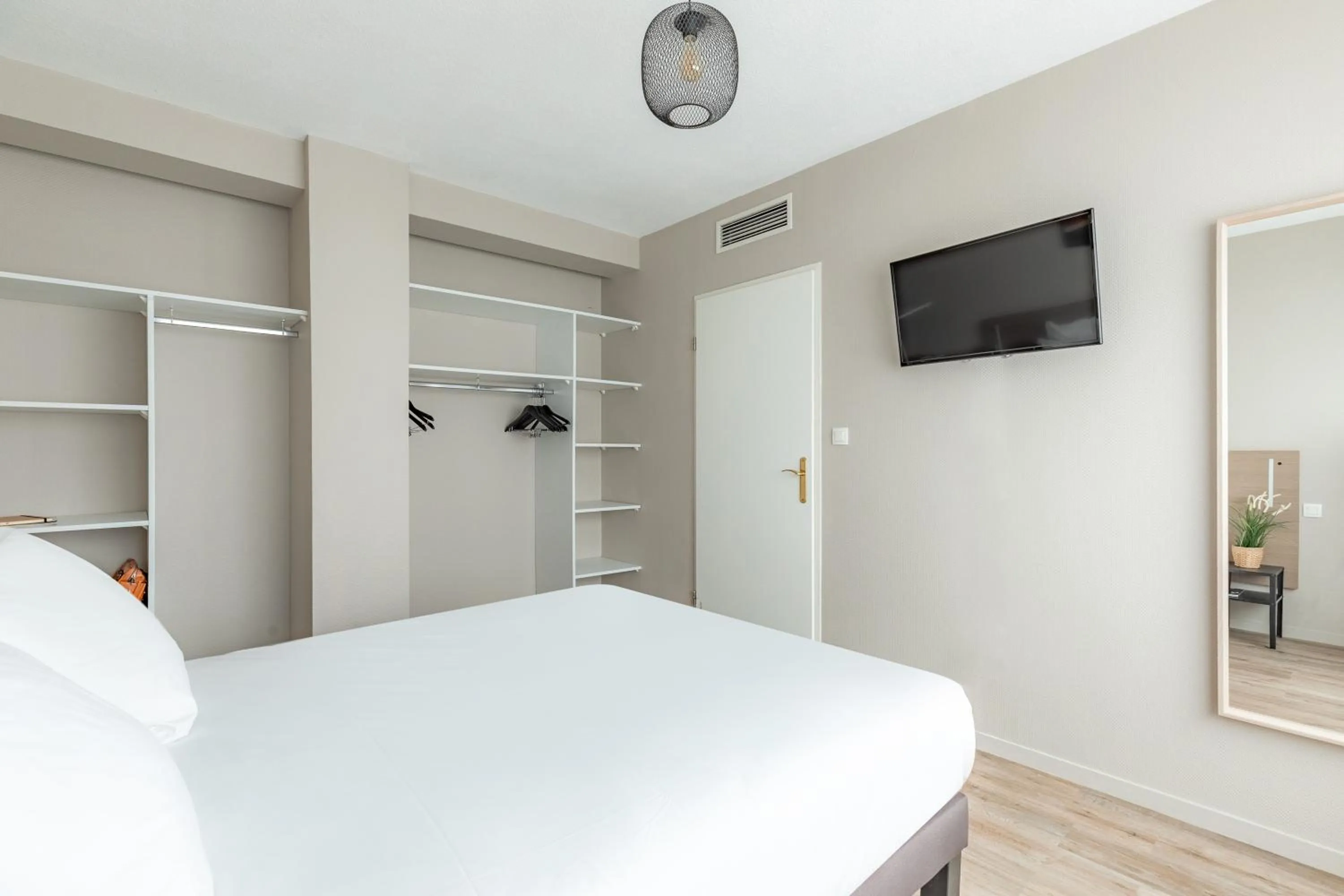 Bed in Appart'City Classic Bordeaux Centre